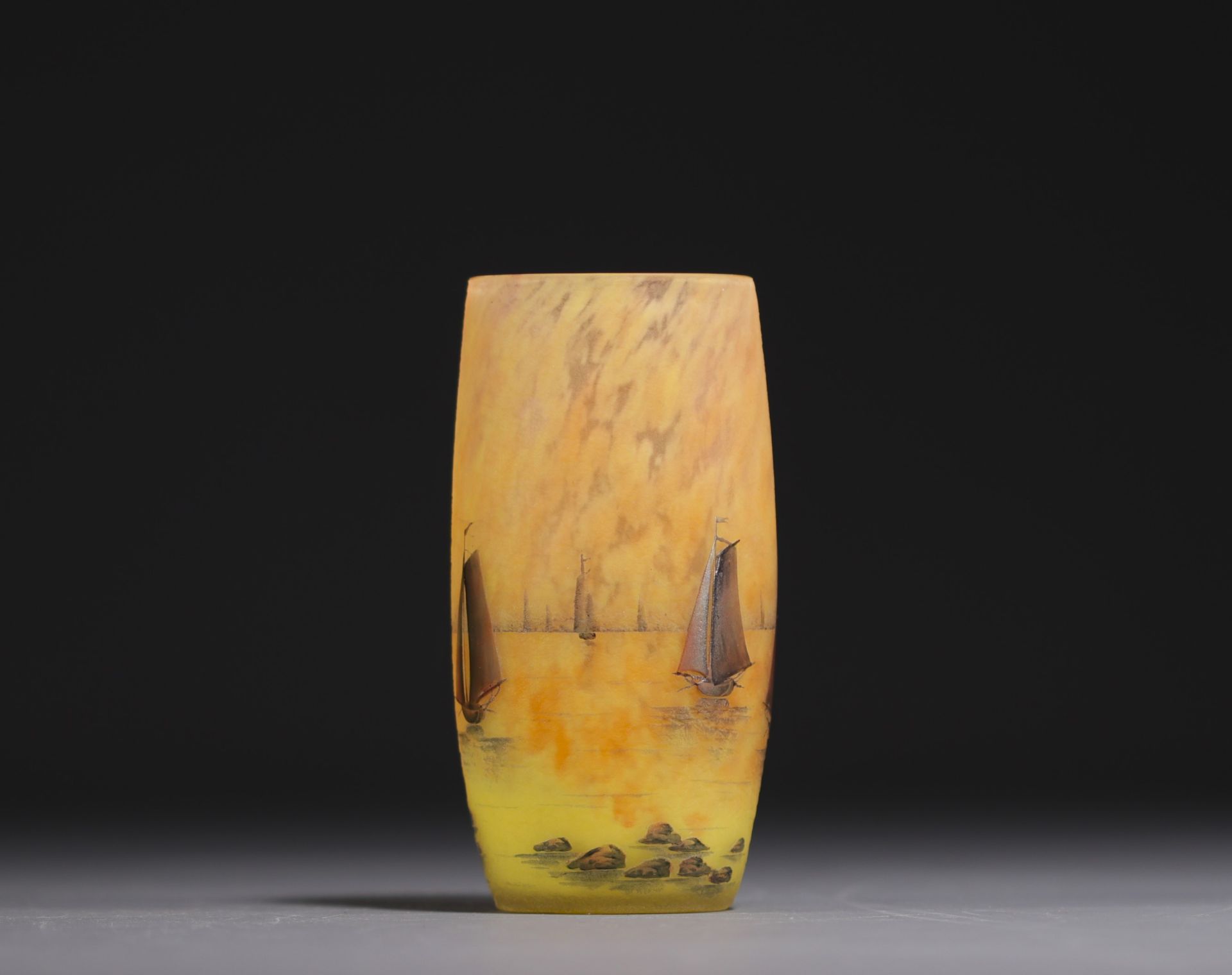 DAUM Nancy - Small shaded and enamelled glass vase with sailboats design, signed under the base. - Image 3 of 5