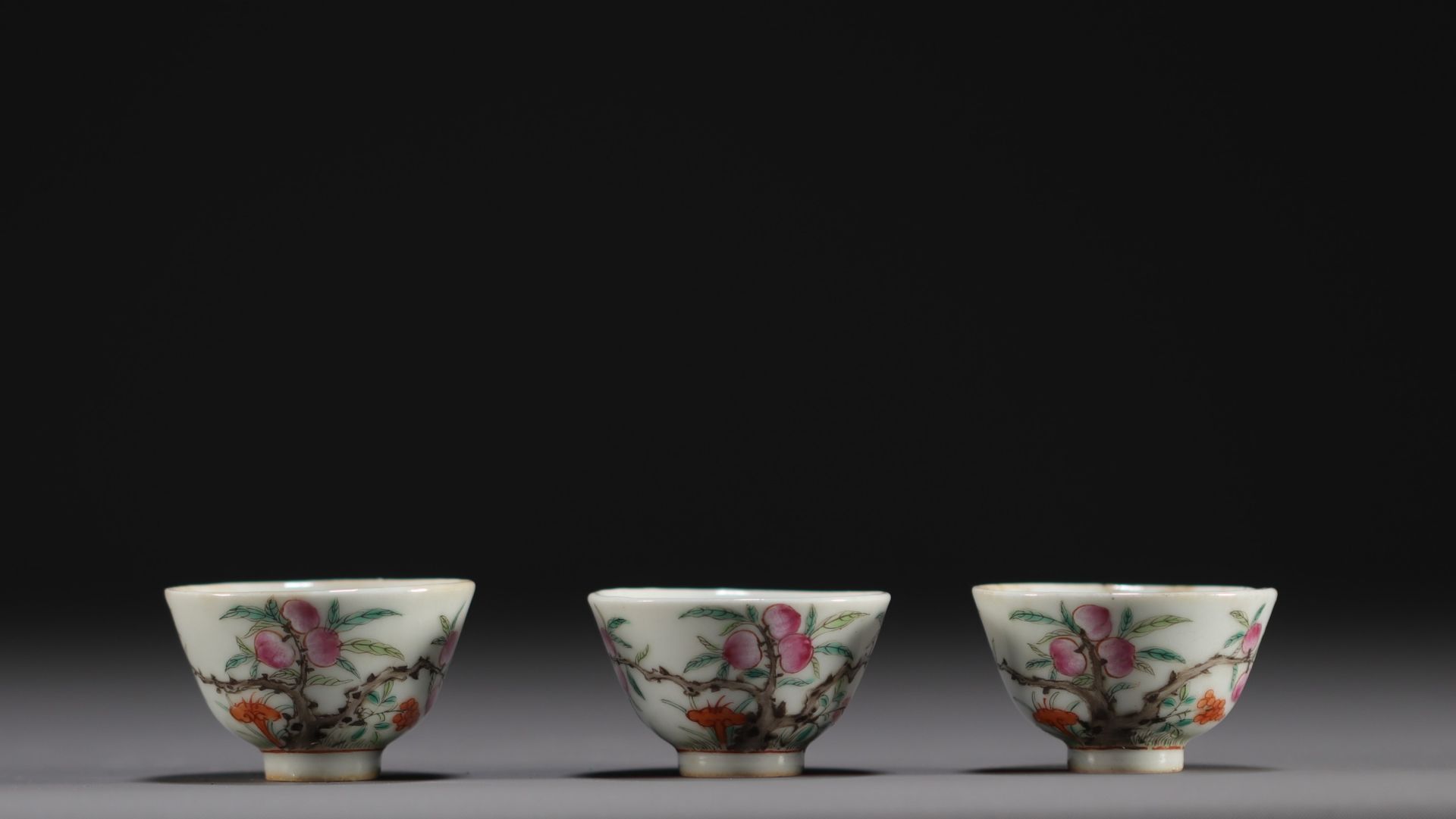 China - Set of eleven bowls of different sizes in famille rose porcelain, 19th century. - Image 2 of 8