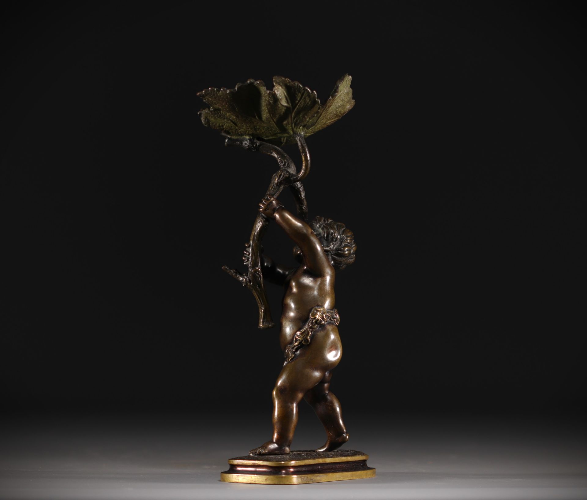 "Putti a la feuille de vigne" Bronze sculpture signed Clodion. - Bild 3 aus 4