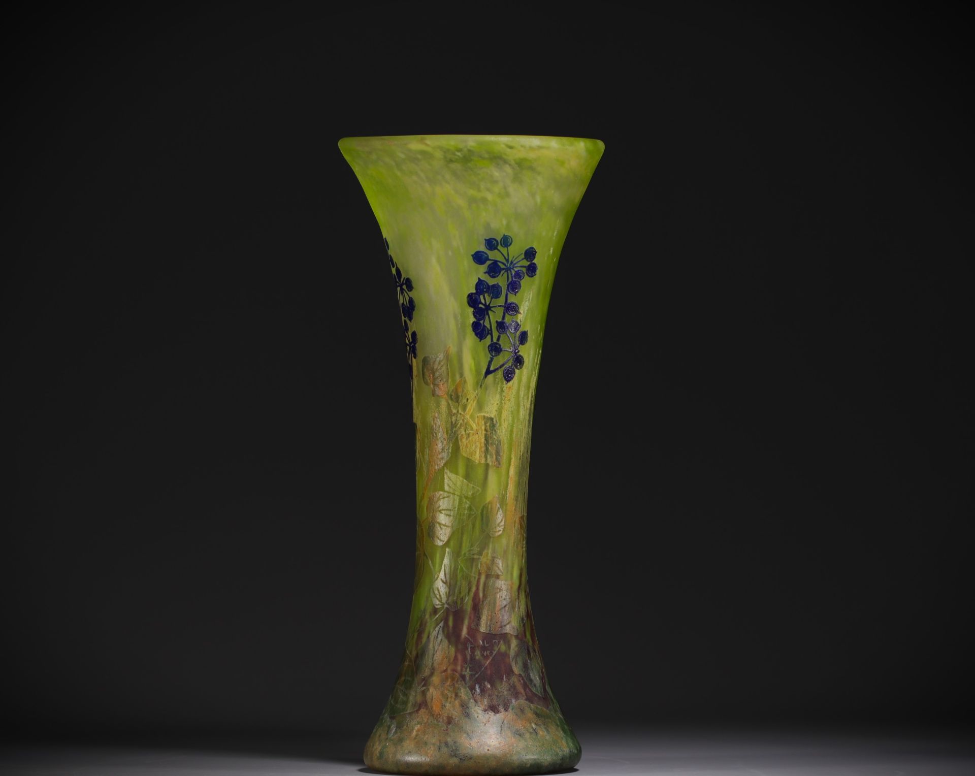 DAUM Nancy - Large multi-layered glass vase with acid-etched decoration of berries on a green marmor