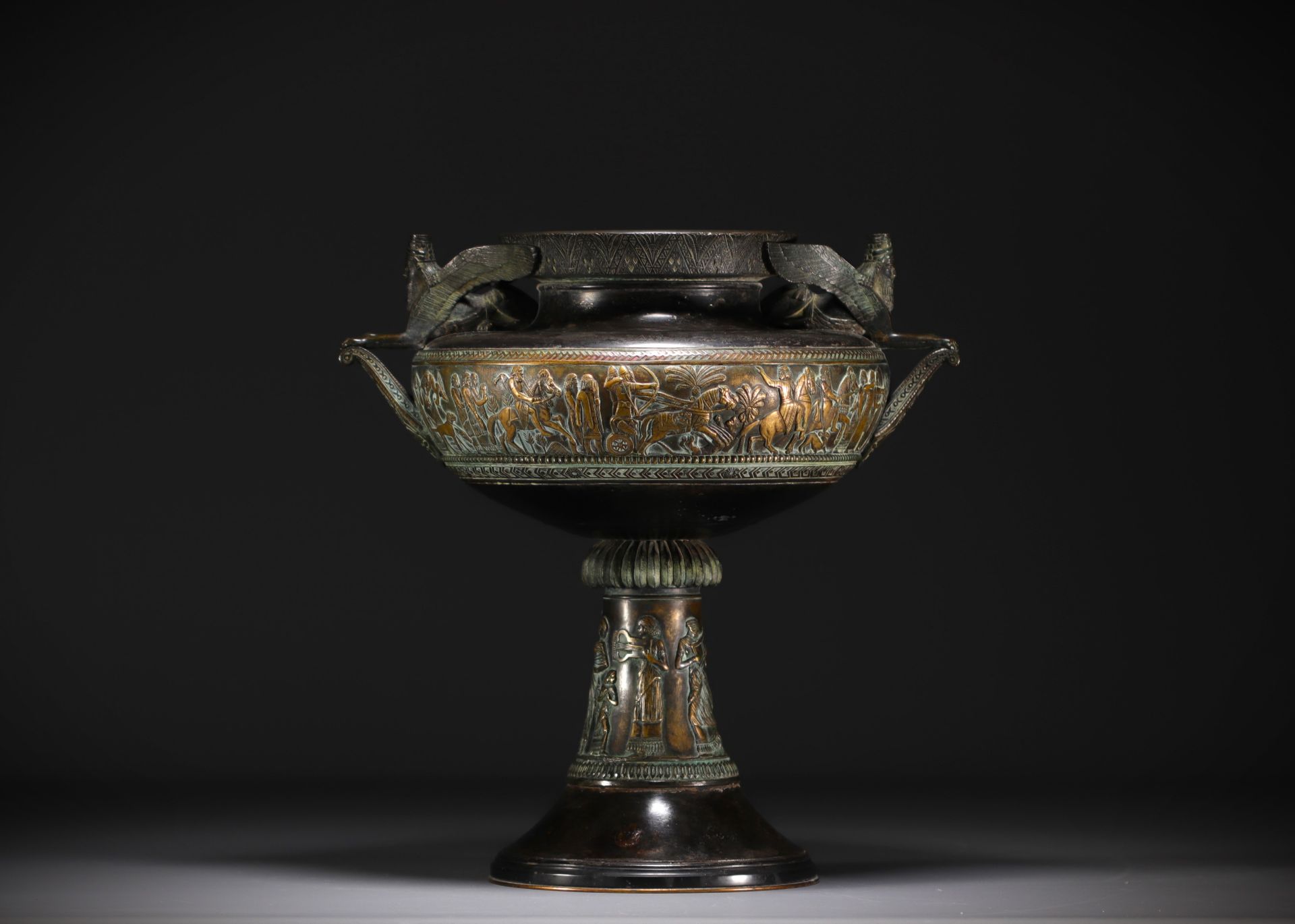 Bronze bowl on foot with Etruscan motifs, late 19th century. - Image 4 of 5