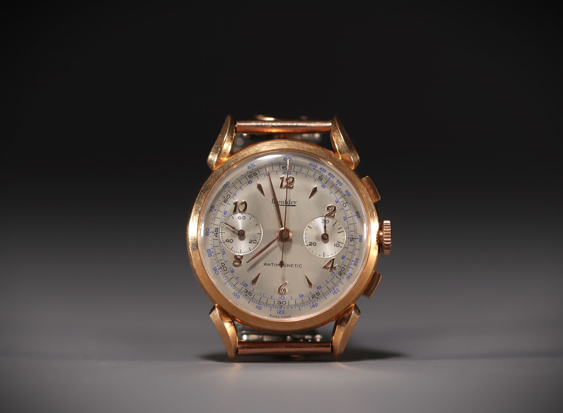 Mondor - "Doctors" Mechanical chronograph watch, complete case in 18k gold, Switzerland circa 1950.