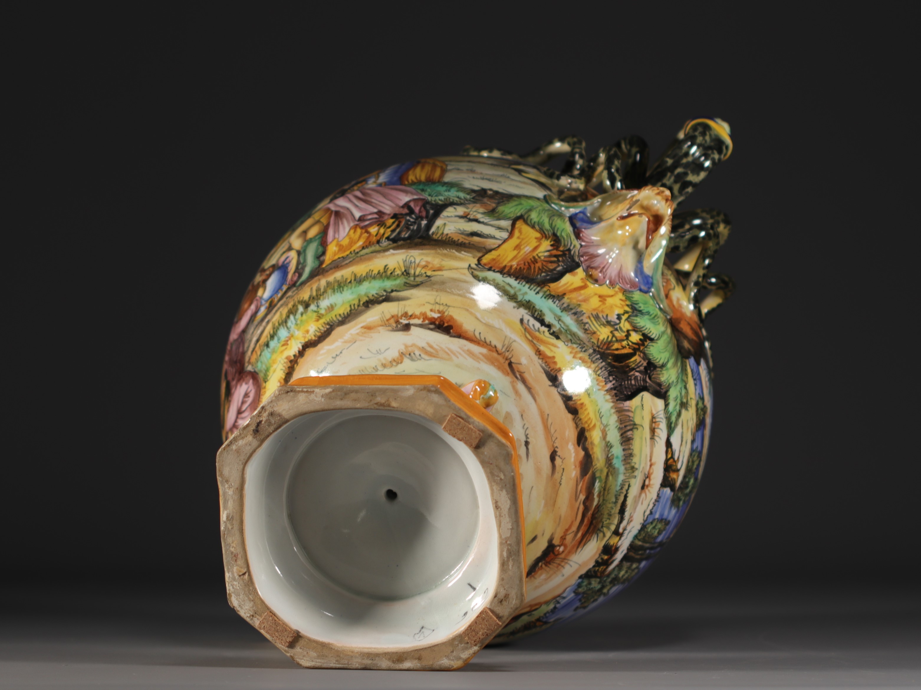 Albarello majolica urn vase decorated with antique scenes. - Image 5 of 5