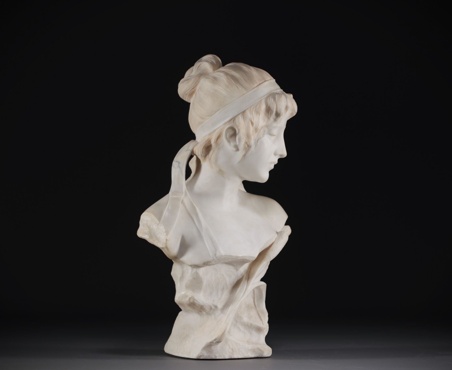 Art Nouveau bust of a young woman in white marble, circa 1900. - Image 2 of 4