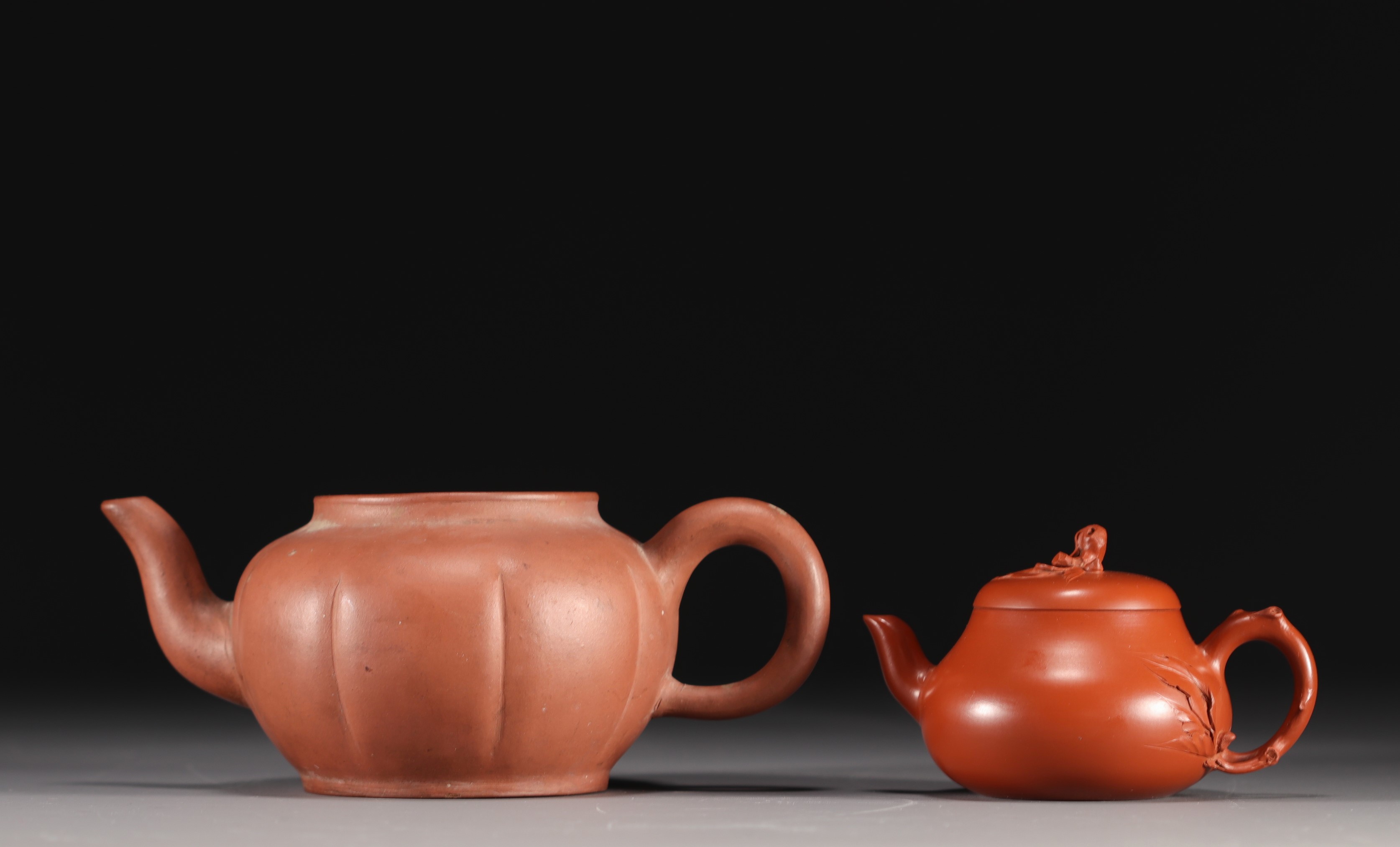 China - Set of two Yixing Chinese teapots.