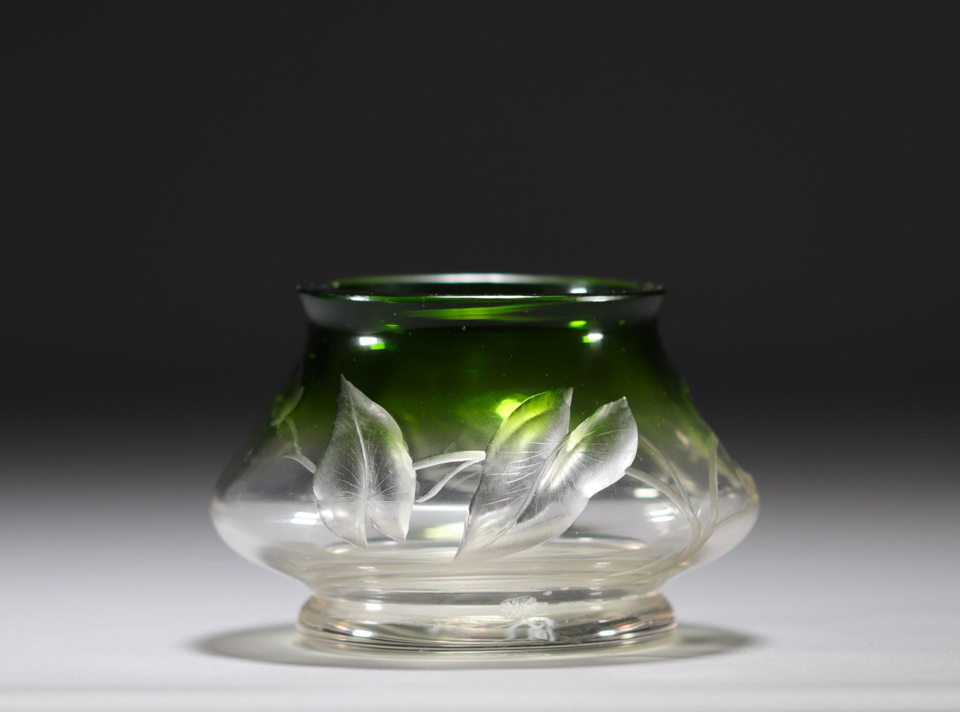 MOSER Karlsbad - Small vase with floral decoration in shades of green, circa 1900. - Bild 5 aus 5
