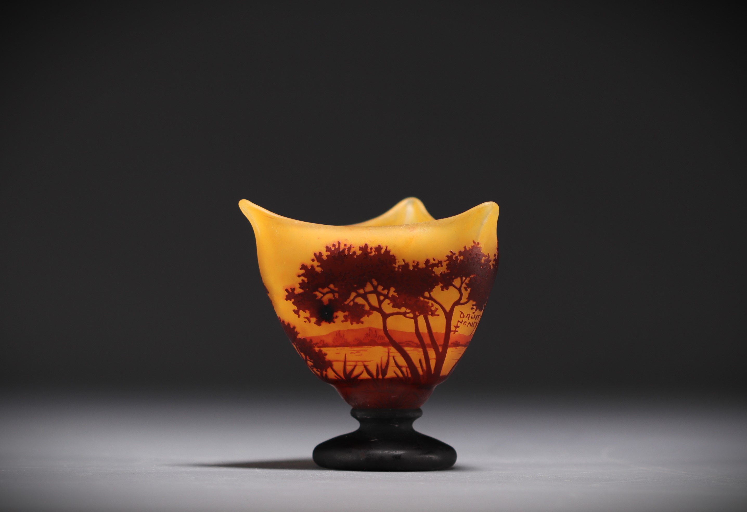 DAUM Nancy - Three-lobed vase on pedestal in orange multi-layered glass with landscape design, signe - Image 4 of 6