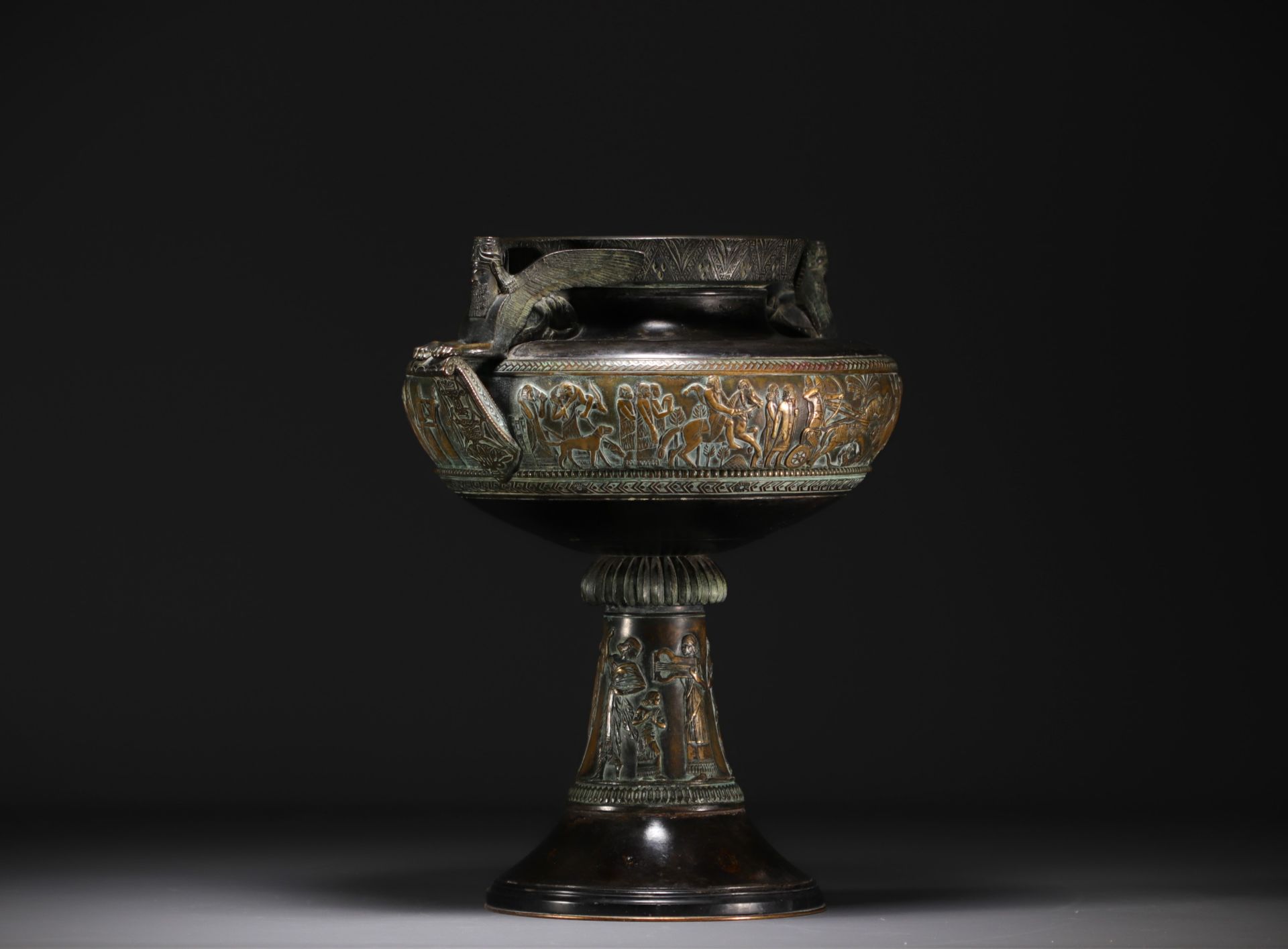 Bronze bowl on foot with Etruscan motifs, late 19th century. - Image 3 of 5