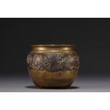 Japan - Bronze offering bowl with flower decoration, Meiji period, late 19th century.