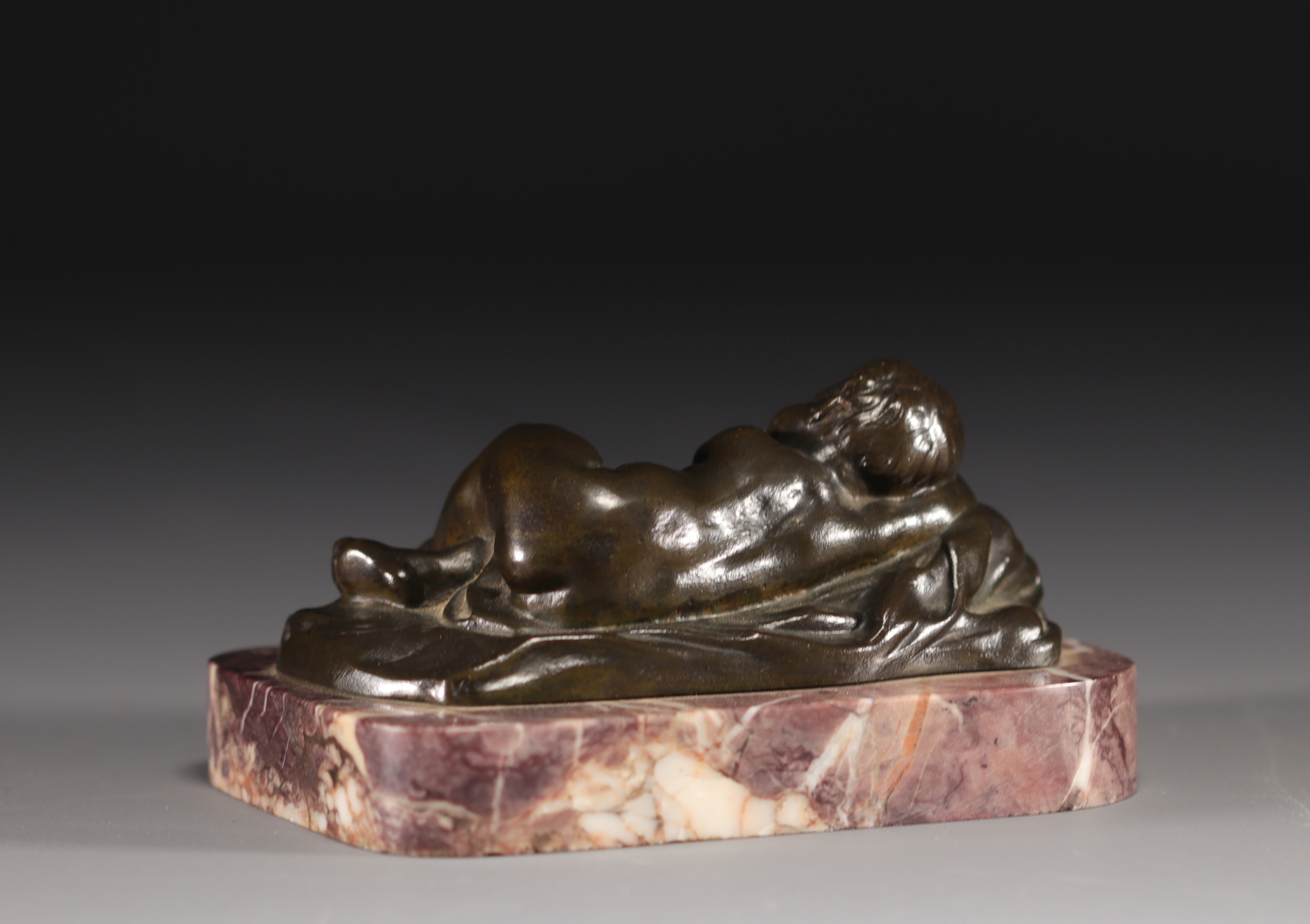 "L'enfant endormi" Small bronze, French school, 19th century. - Image 3 of 4