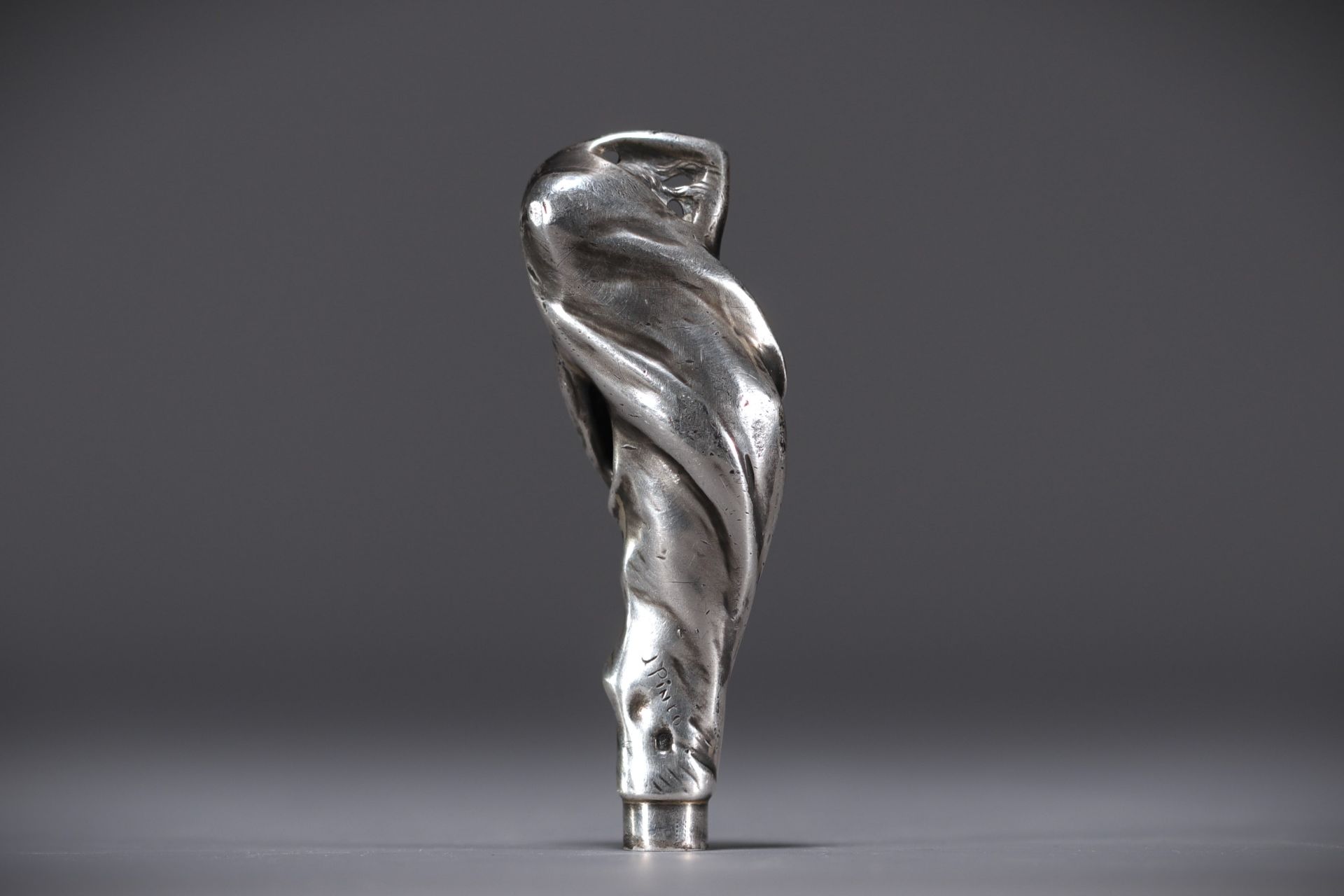 Antonio ALVES "J Pinto" - Art Nouveau cane knob representing a draped woman in solid silver. - Image 3 of 3