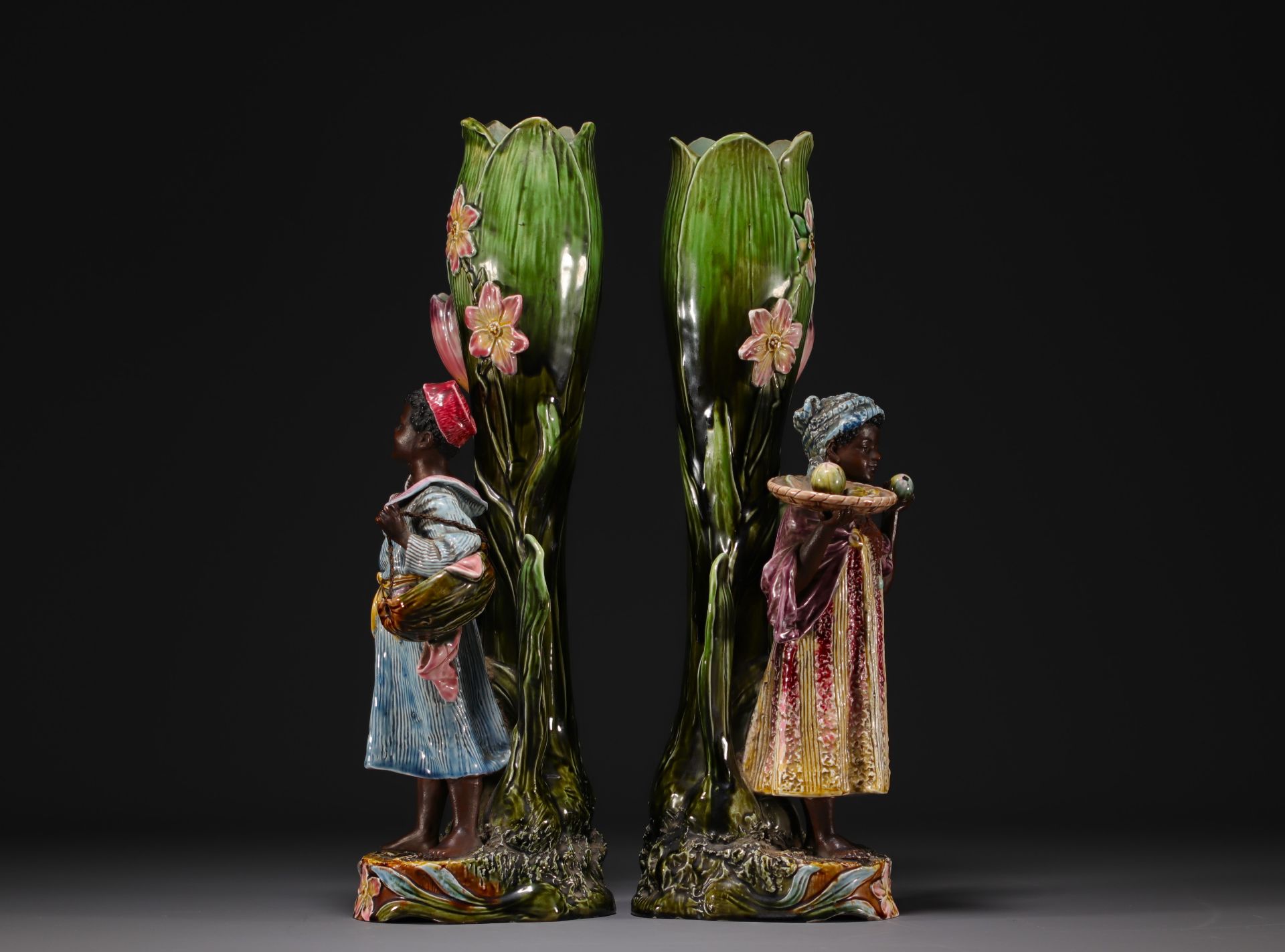 Onnaing earthenware - Pair of flower-shaped slip vases with Orientalist decoration, circa 1900. - Image 2 of 4