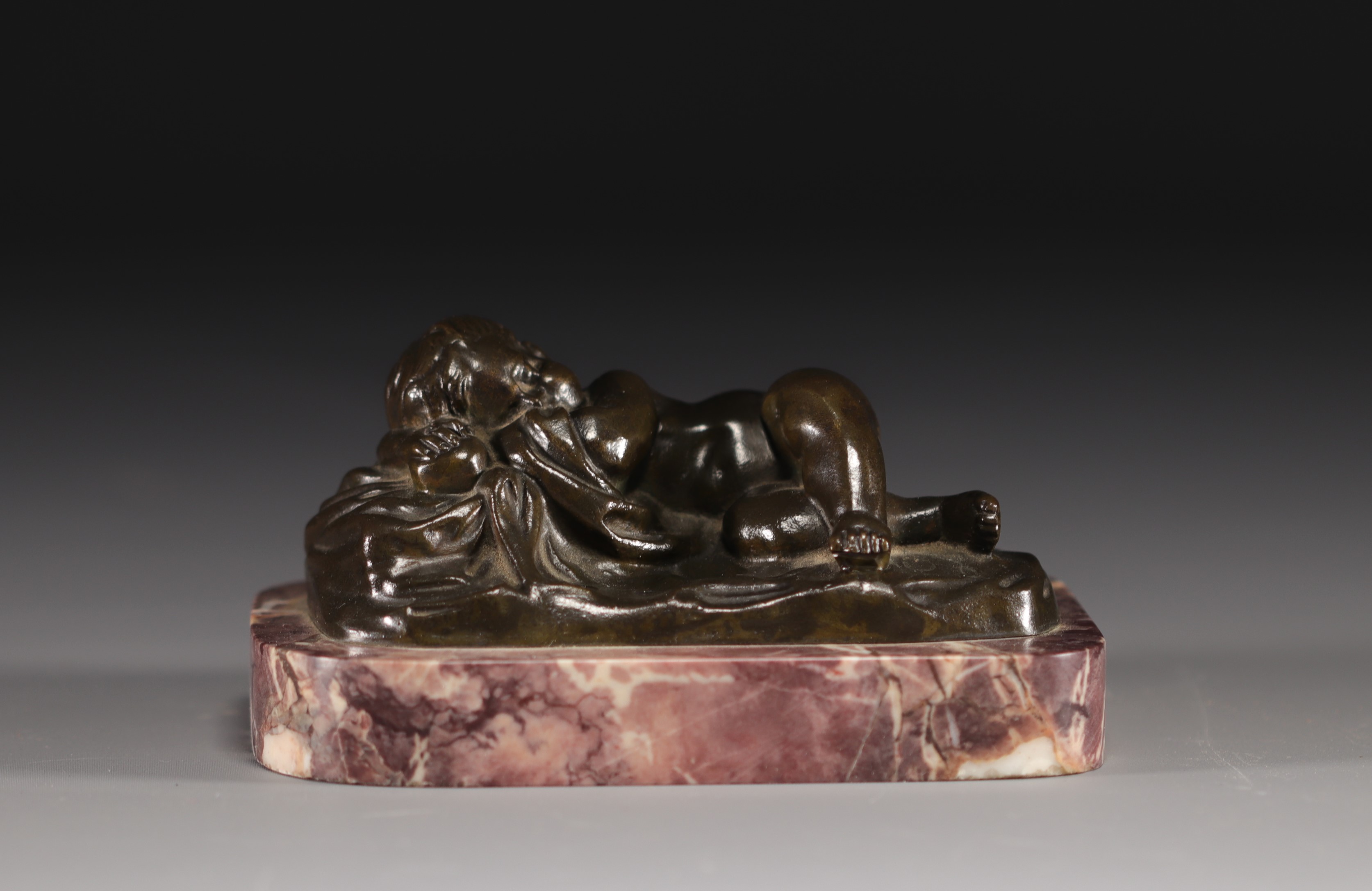 "L'enfant endormi" Small bronze, French school, 19th century. - Image 4 of 4