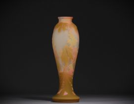 Etablissements Emile GALLE (1846-1904) Acid-etched multi-layered glass vase with floral decoration,