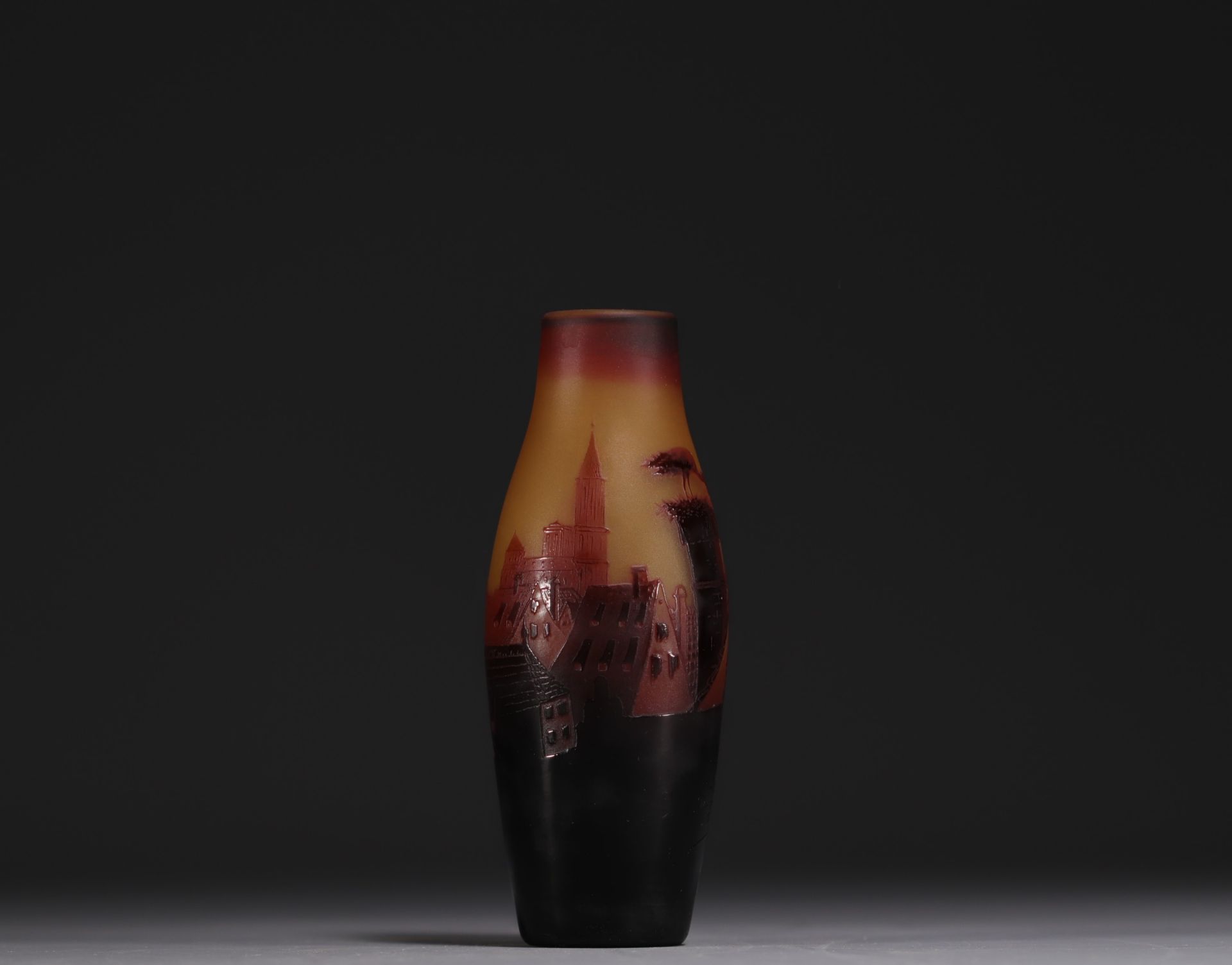 D'ARGENTAL - A rare acid-etched multi-layered glass vase with Alsatian stork decoration, signed. - Bild 5 aus 5