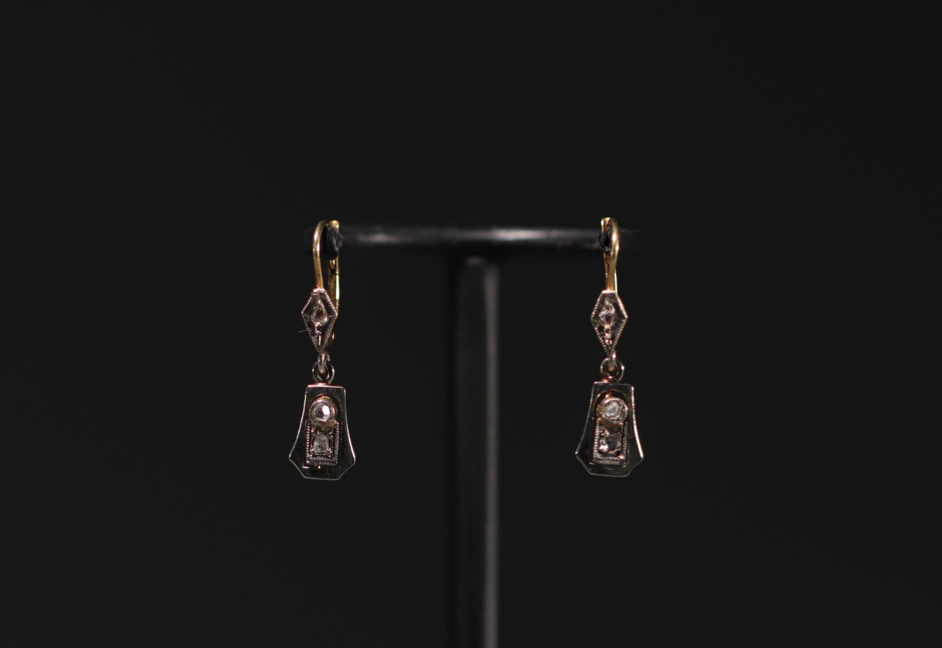 Set of two pairs of earrings, 9K (zircon) and 18K (brilliant), for a total weight of 4.8gr. - Image 2 of 2