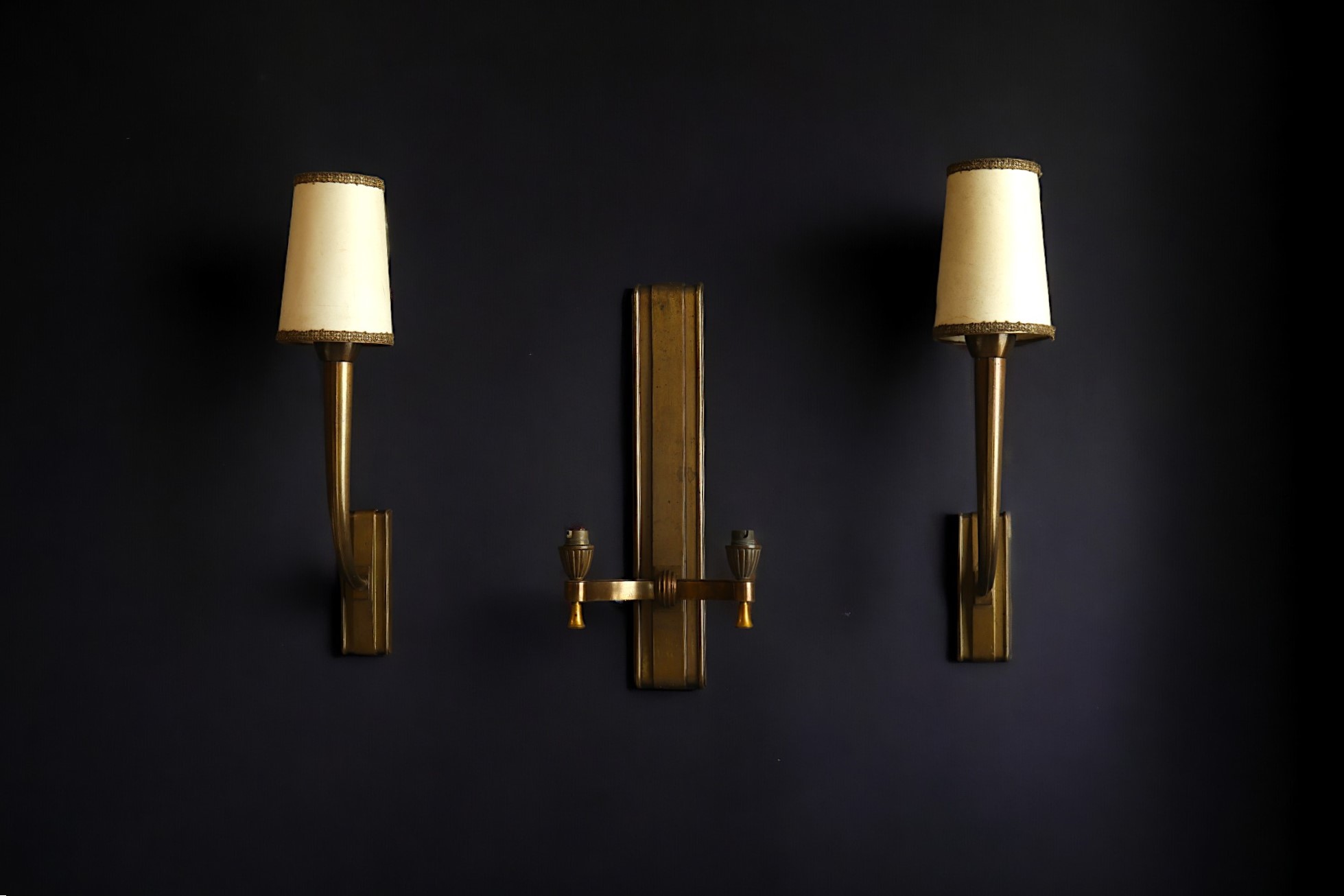 Jean PASCAUD (1903-1996) Set consisting of a double sconce and a pair of single sconces in patinated - Image 4 of 4