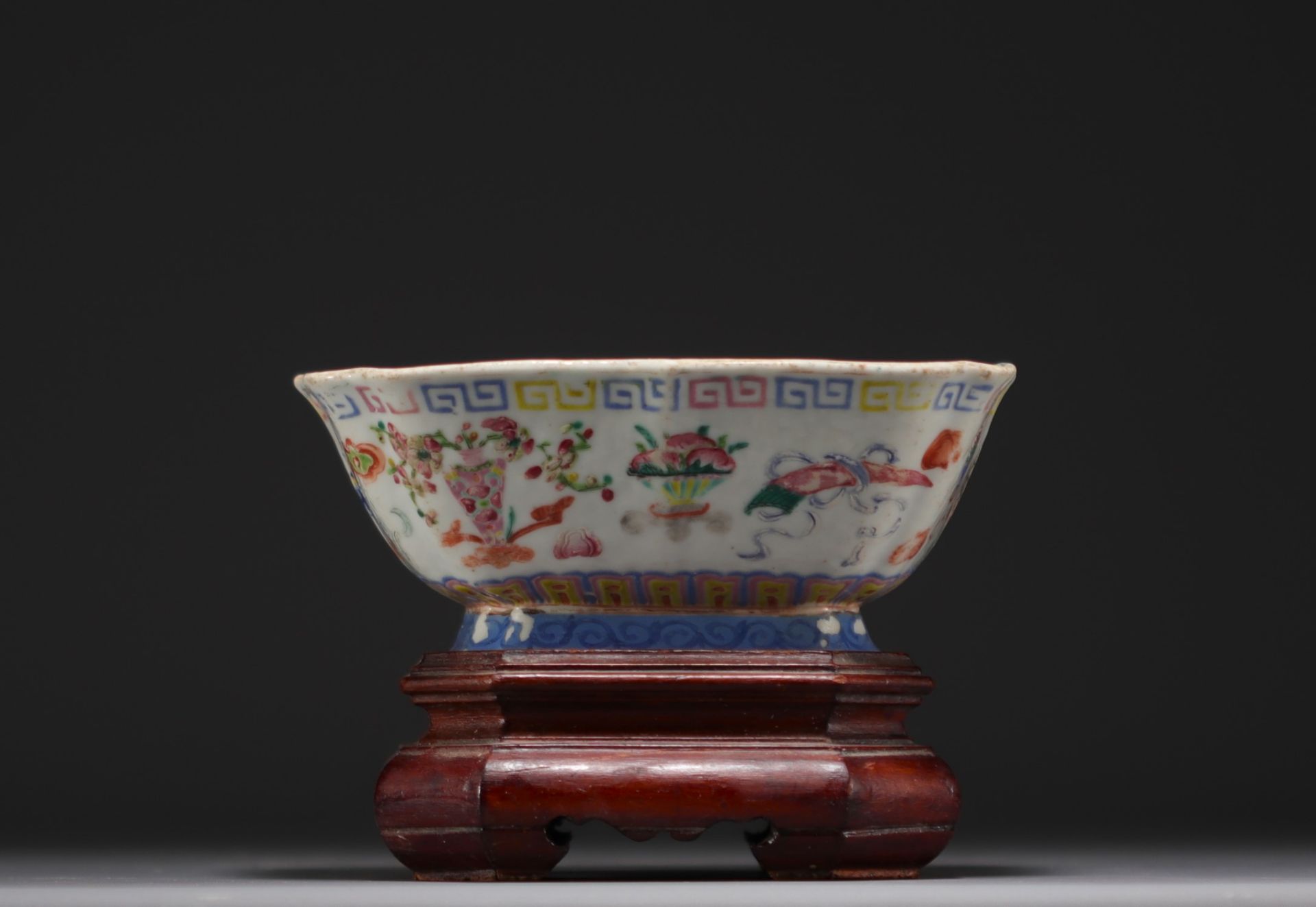 China - Famille rose polychrome porcelain quadrangular bowl, wooden base.