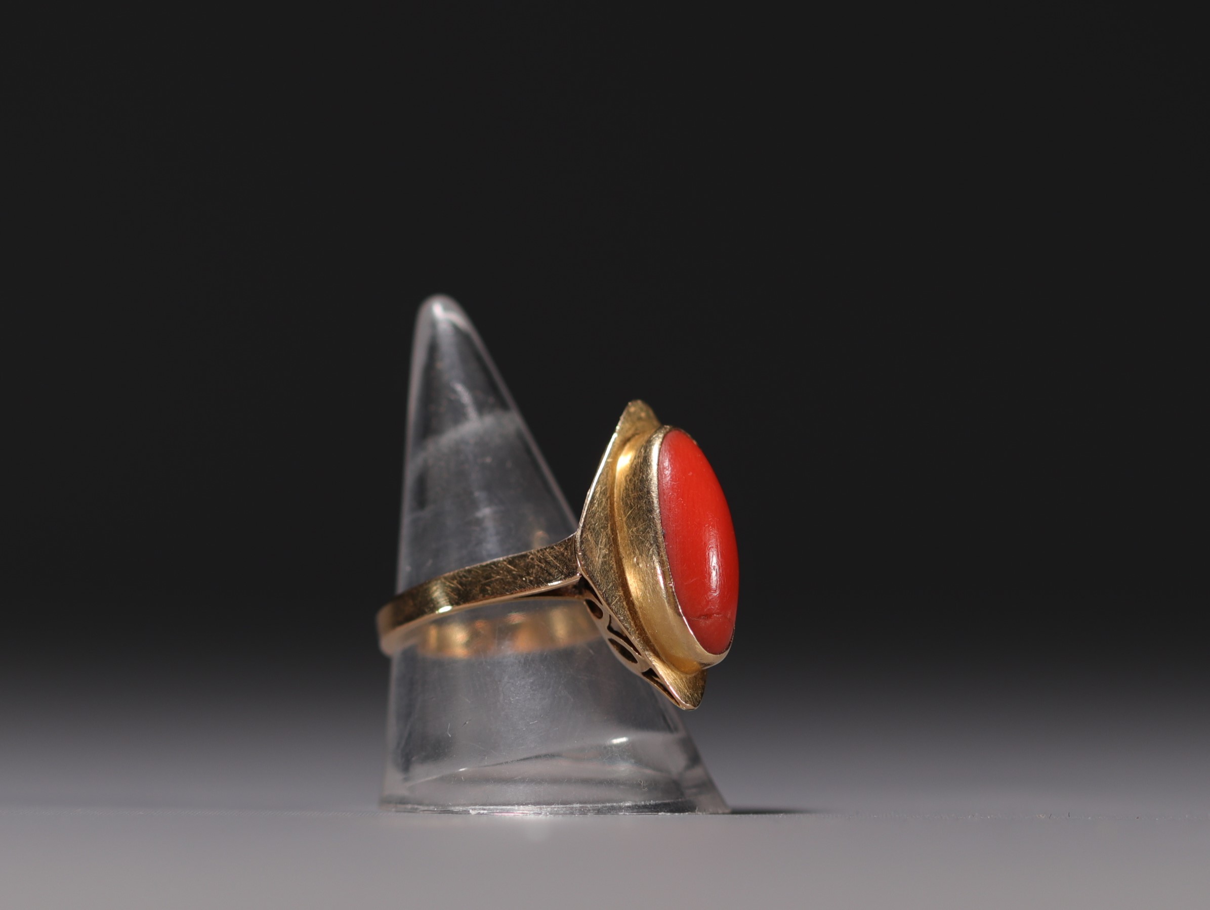 Ring in 18K yellow gold and red coral, total weight 5.5gr. - Image 3 of 3