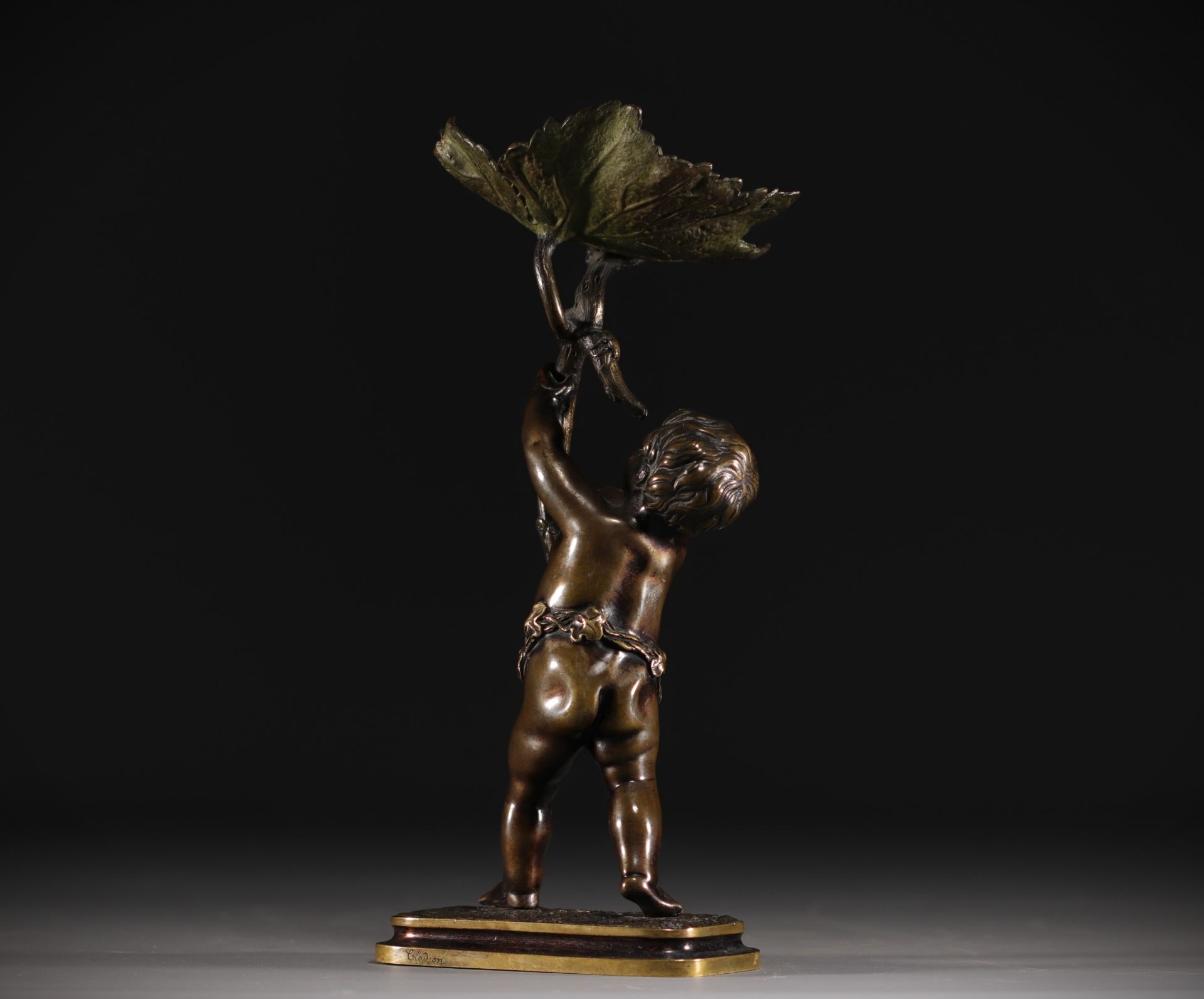 "Putti a la feuille de vigne" Bronze sculpture signed Clodion. - Image 2 of 4