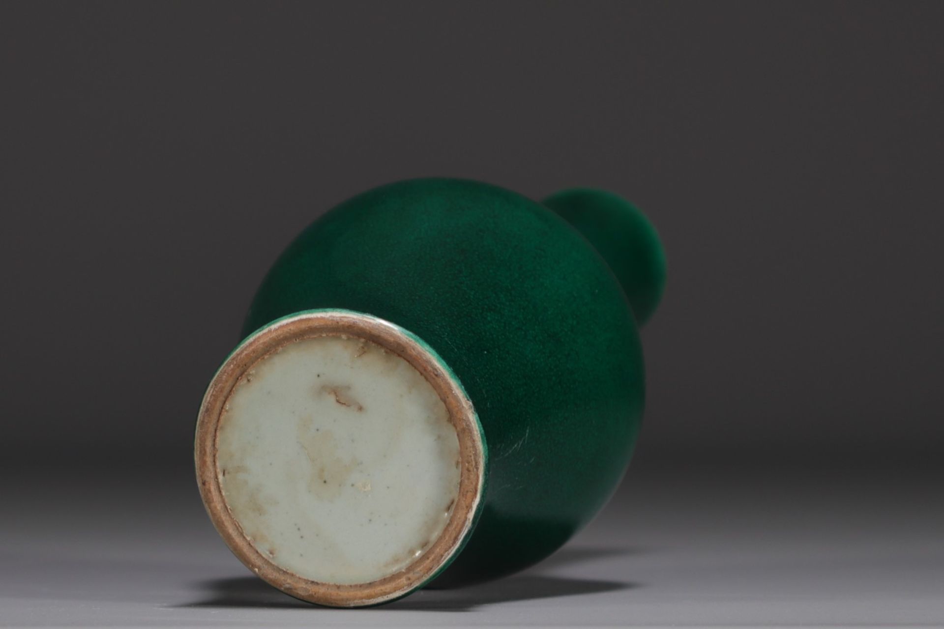 China - Green monochrome porcelain vase, Qing period. - Bild 3 aus 4