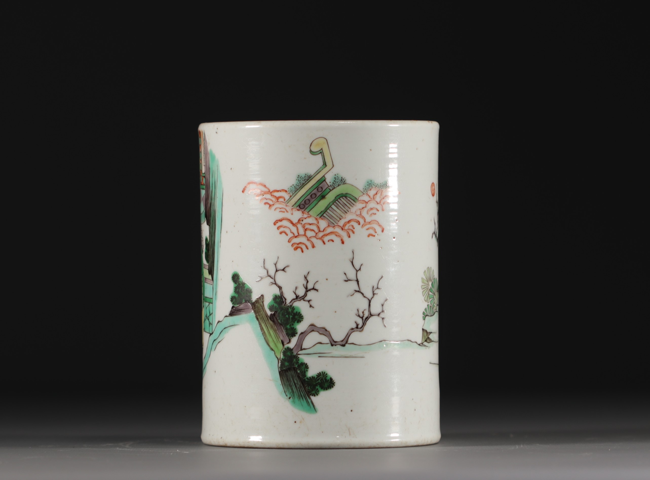 China - Green family porcelain brush pot decorated with figures and landscapes, Kangxi. - Image 3 of 7