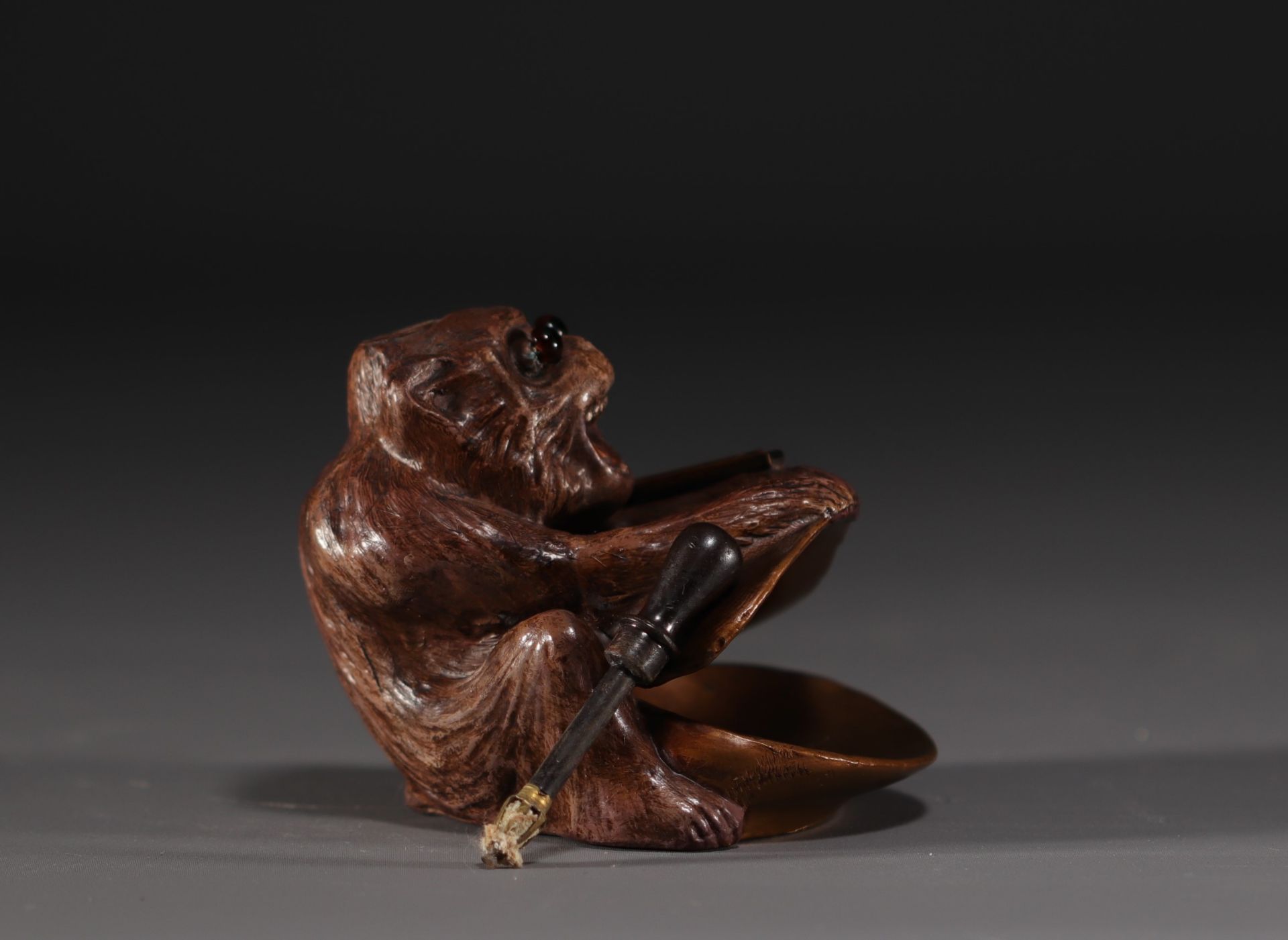 Bronze monkey with wick lighter, sulphide eyes, circa 1900. - Bild 4 aus 5