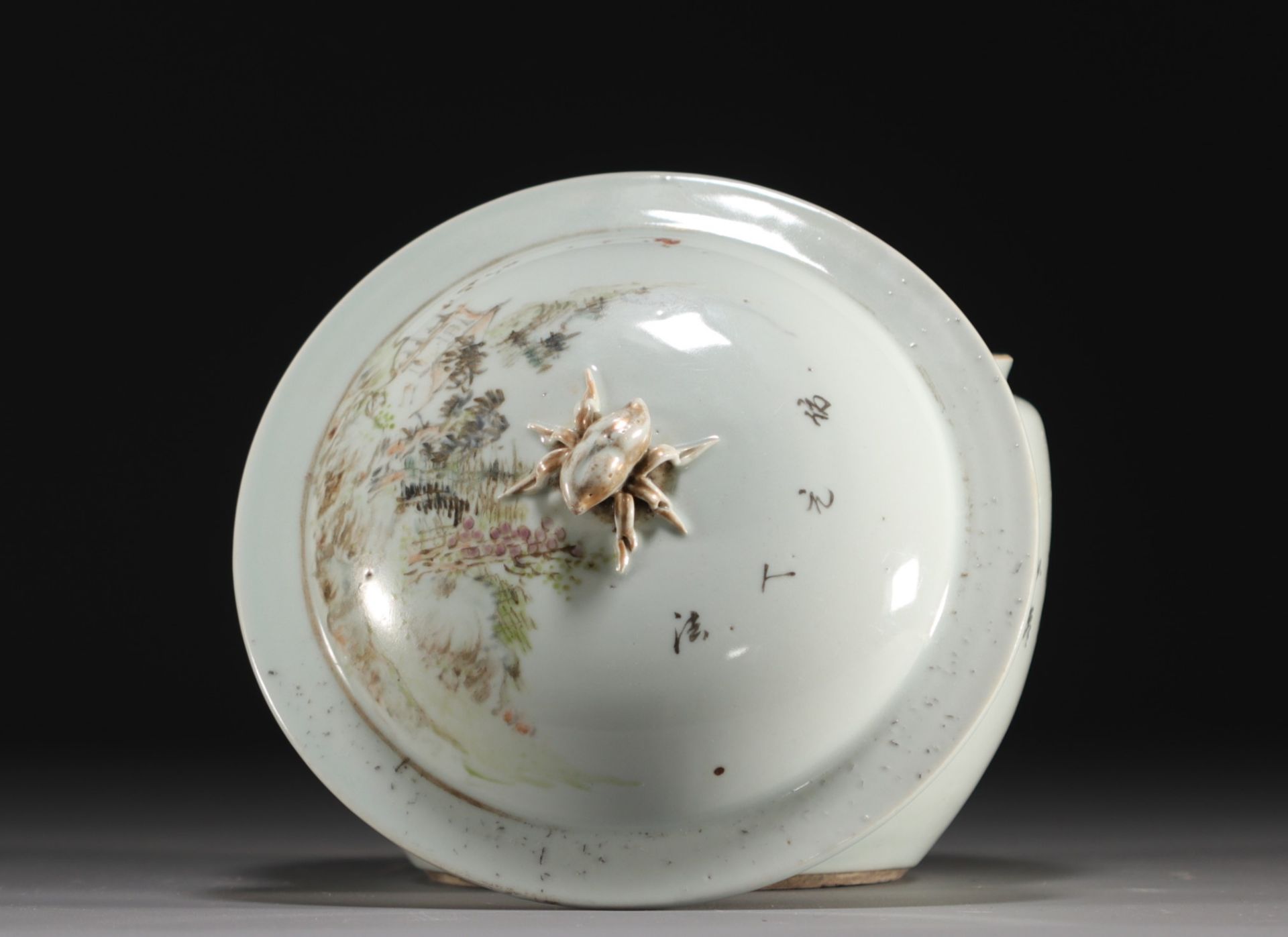 China - Tureen made of porcelain decorated with landscapes, 19th century. - Bild 5 aus 5