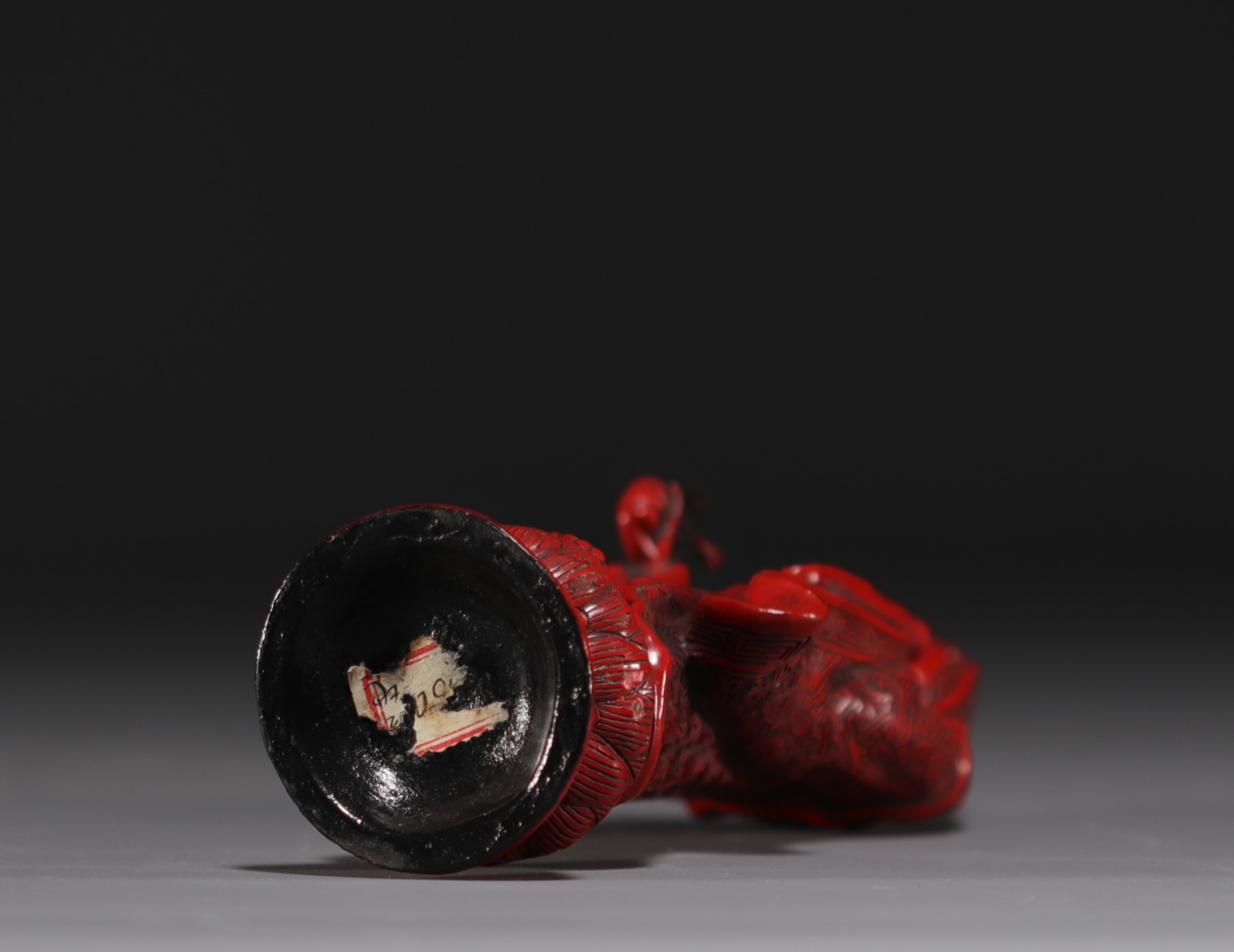China -Guanyin in cinnabar red lacquer. - Image 4 of 4