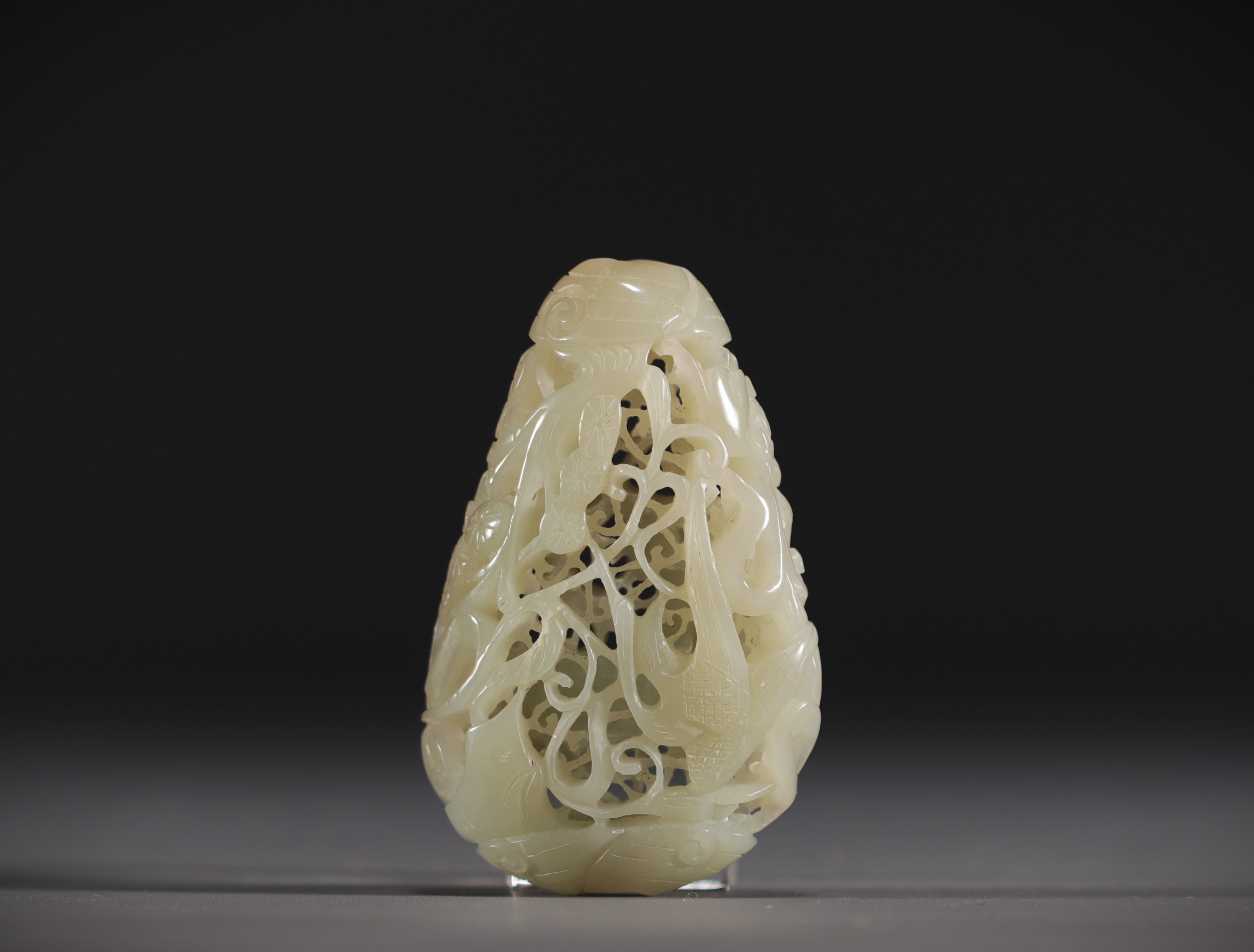 China - Carved and openworked white jade pendant with animal decoration, 18th century. - Image 2 of 3
