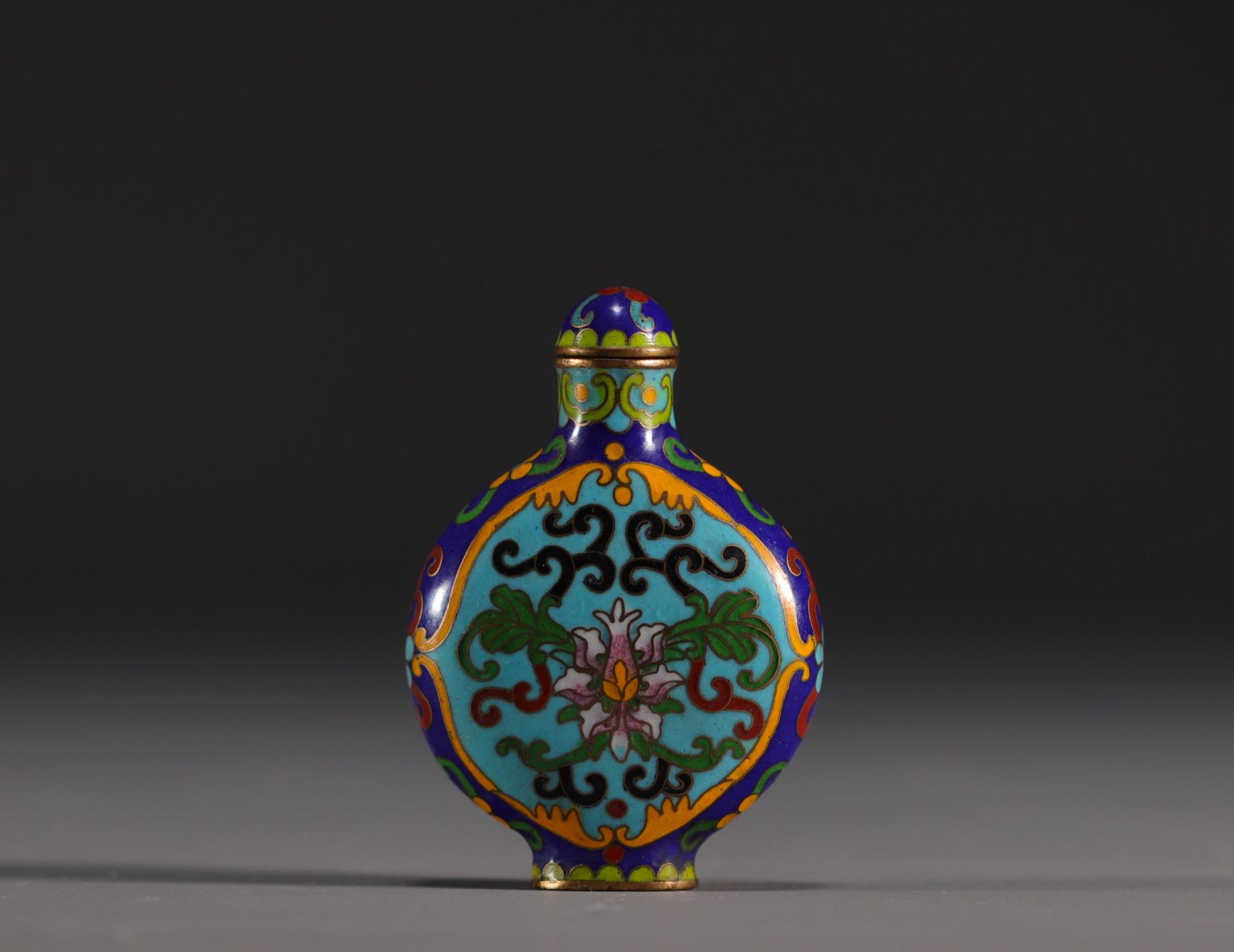 China - Cloisonne enamel snuffbox with floral decoration. - Bild 2 aus 3