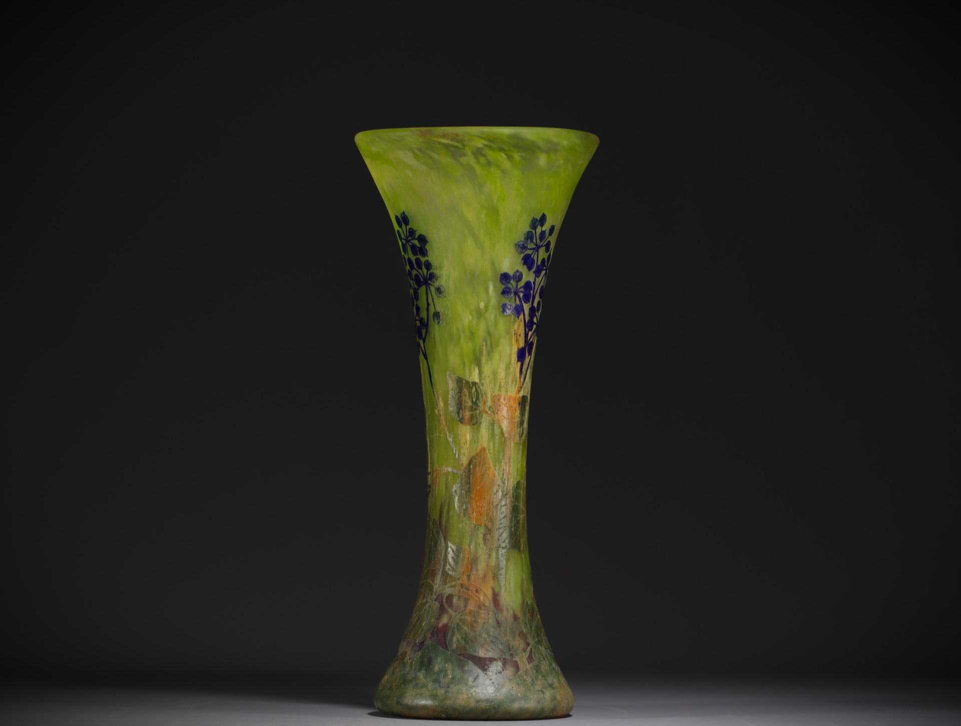 DAUM Nancy - Large multi-layered glass vase with acid-etched decoration of berries on a green marmor - Image 2 of 3