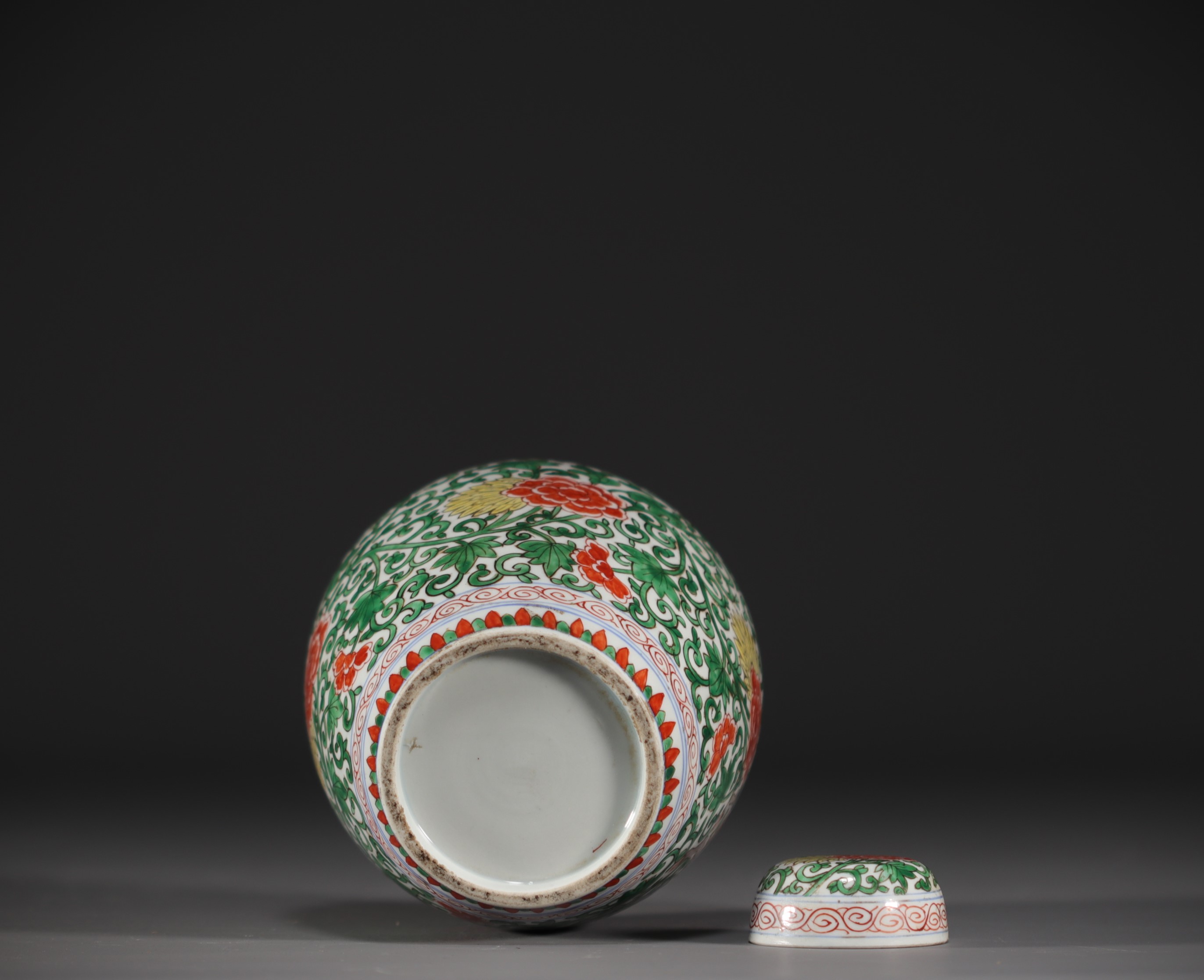 China - Porcelain ginger pot decorated with chimeras. - Image 4 of 4