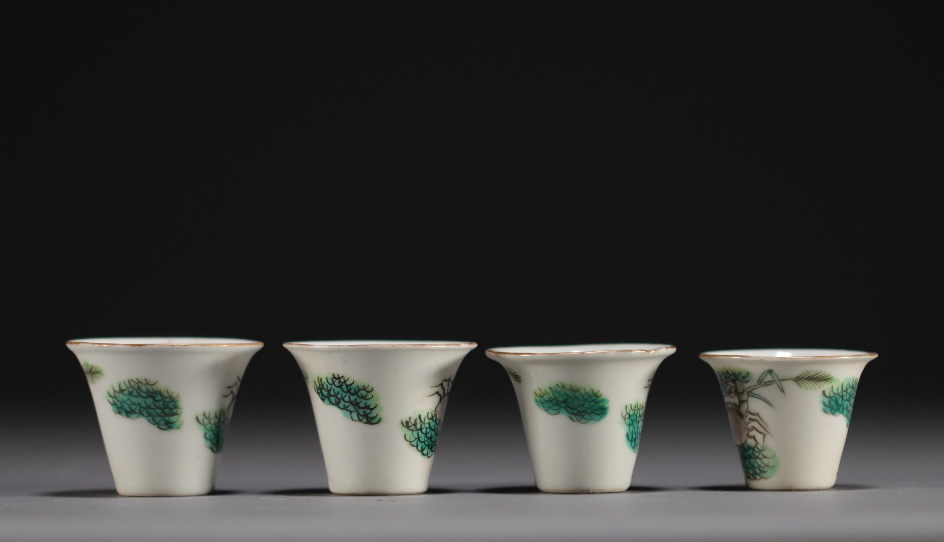 China - Set of eleven bowls of different sizes in famille rose porcelain, 19th century. - Bild 7 aus 8