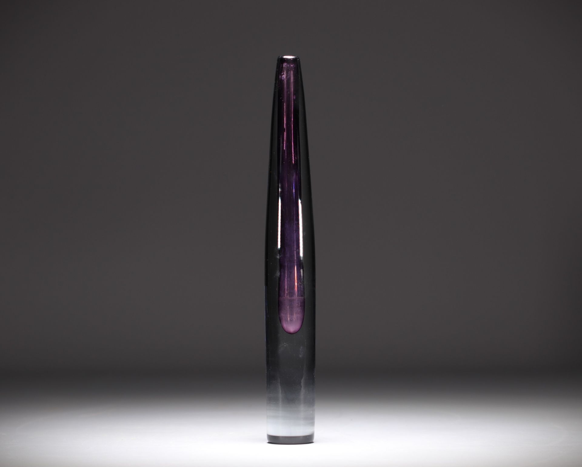 Asta STROMBERG (1916-1995) "Sputnik" Soliflore vase in violet blown glass, circa 1960. - Bild 2 aus 4