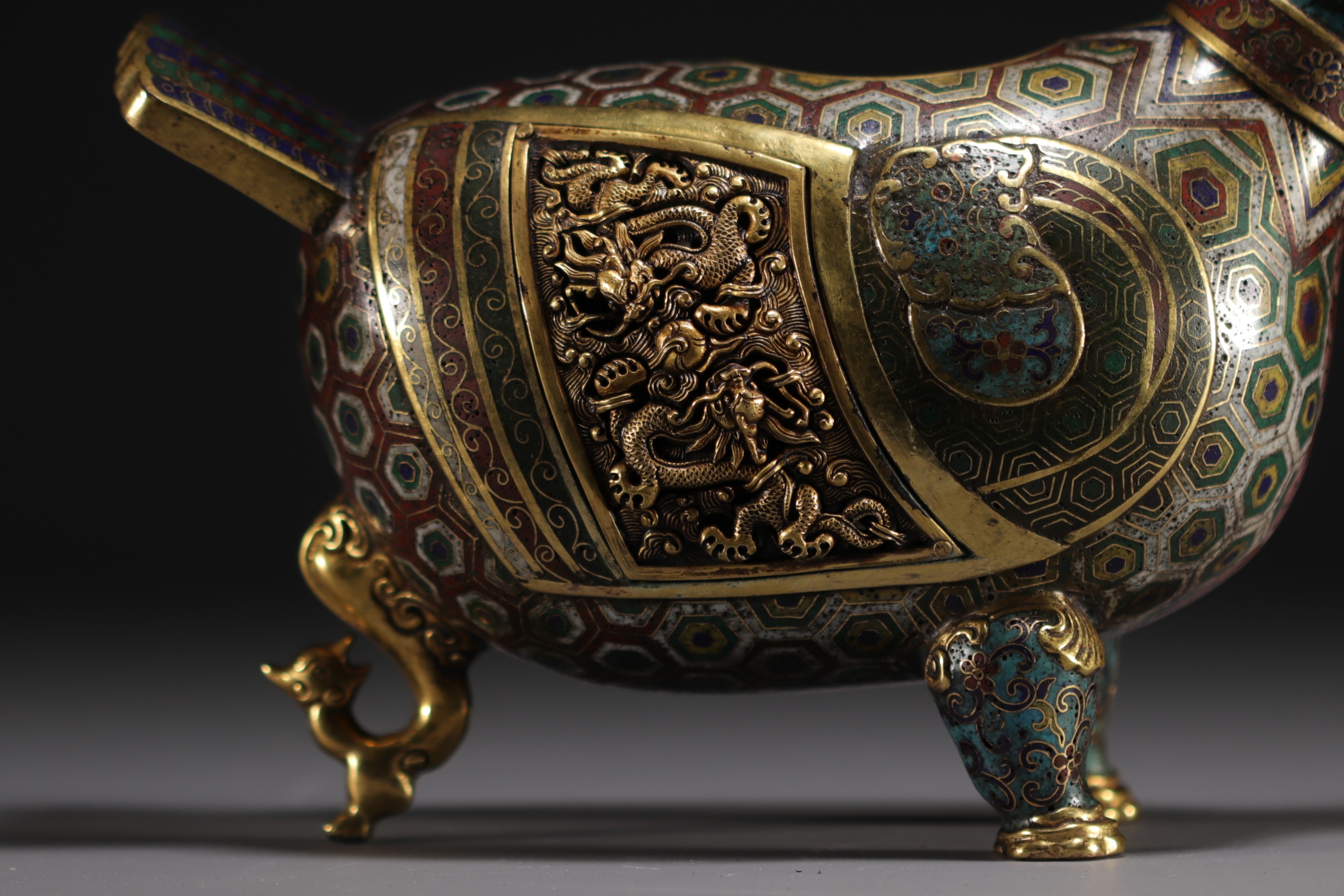 China - Bird-shaped cloisonne bronze perfume burner decorated with dragons, 18th century. - Image 5 of 7