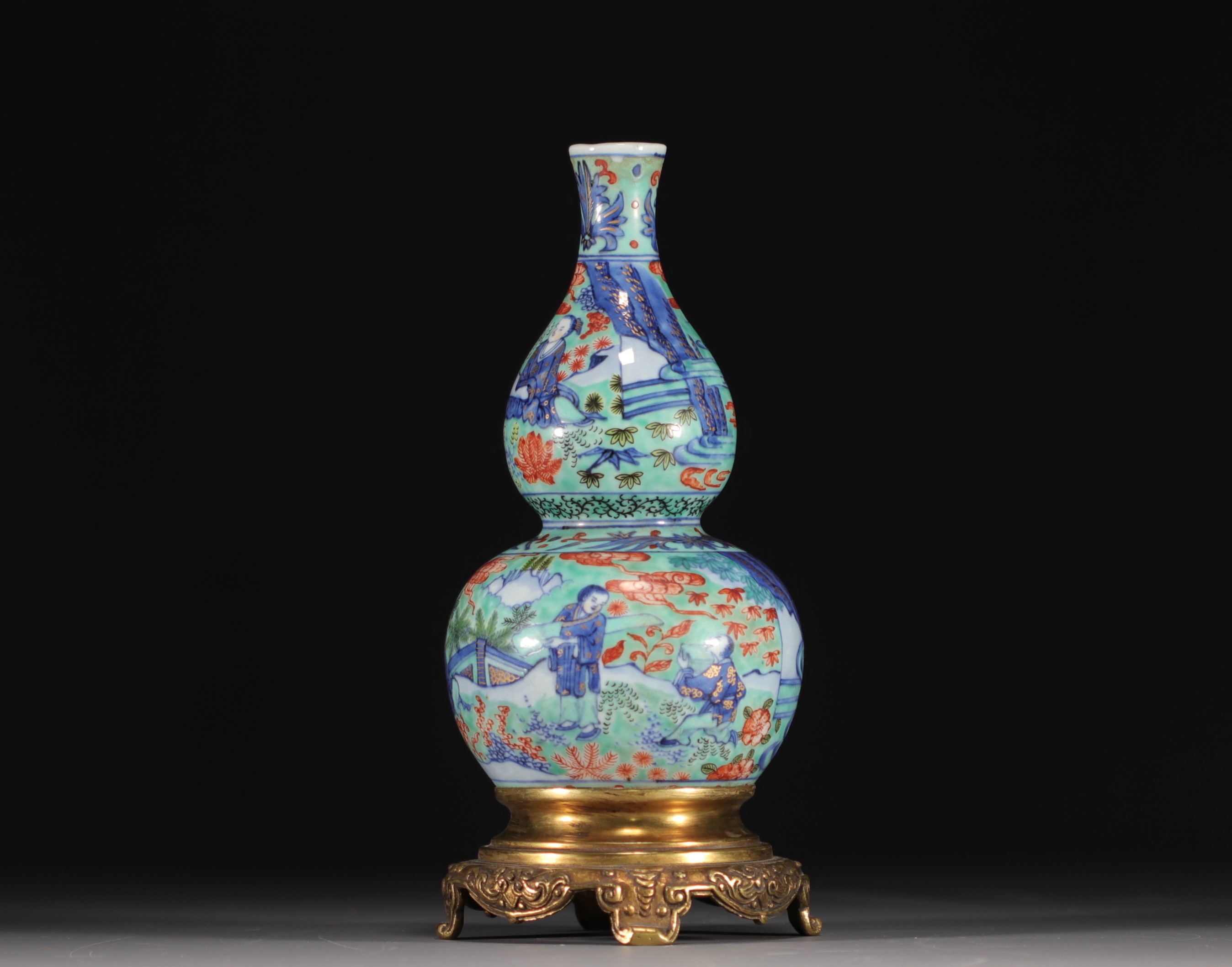China - Porcelain double gourd vase with figures, gilt bronze mounting, Qing period. - Image 3 of 6