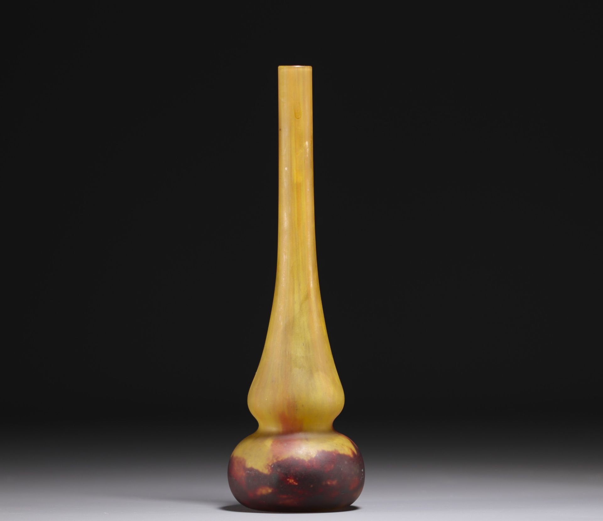 DAUM Nancy - Soliflore vase in shades of yellow and violet, signed. - Image 3 of 3