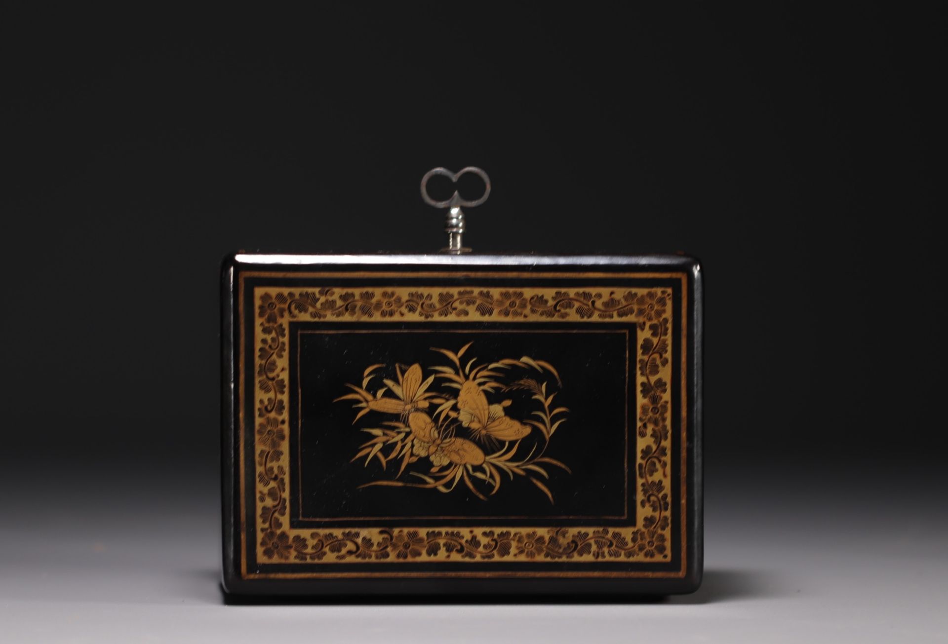 Set of four marquetry and lacquer boxes including a glove box stamped Tahan F. du Roi in Paris. - Bild 3 aus 9