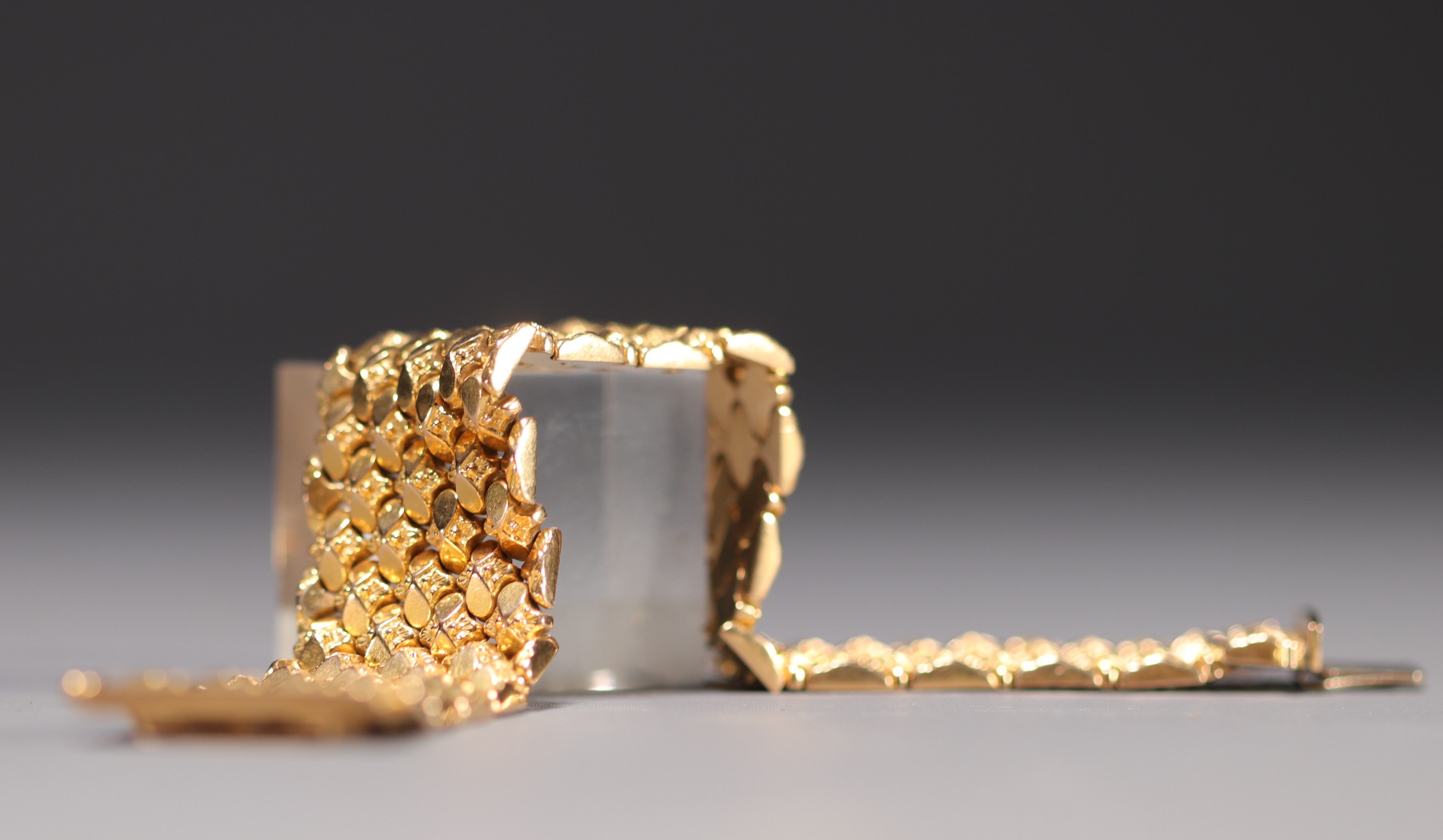 Large flexible bracelet in 18K yellow gold, weighing 62.1gr. - Image 5 of 5