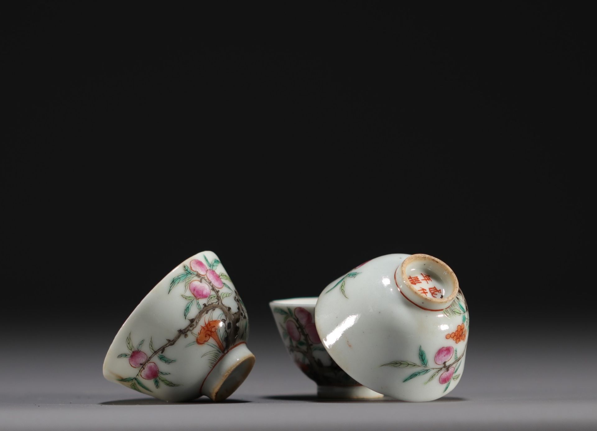 China - Set of eleven bowls of different sizes in famille rose porcelain, 19th century. - Bild 5 aus 8