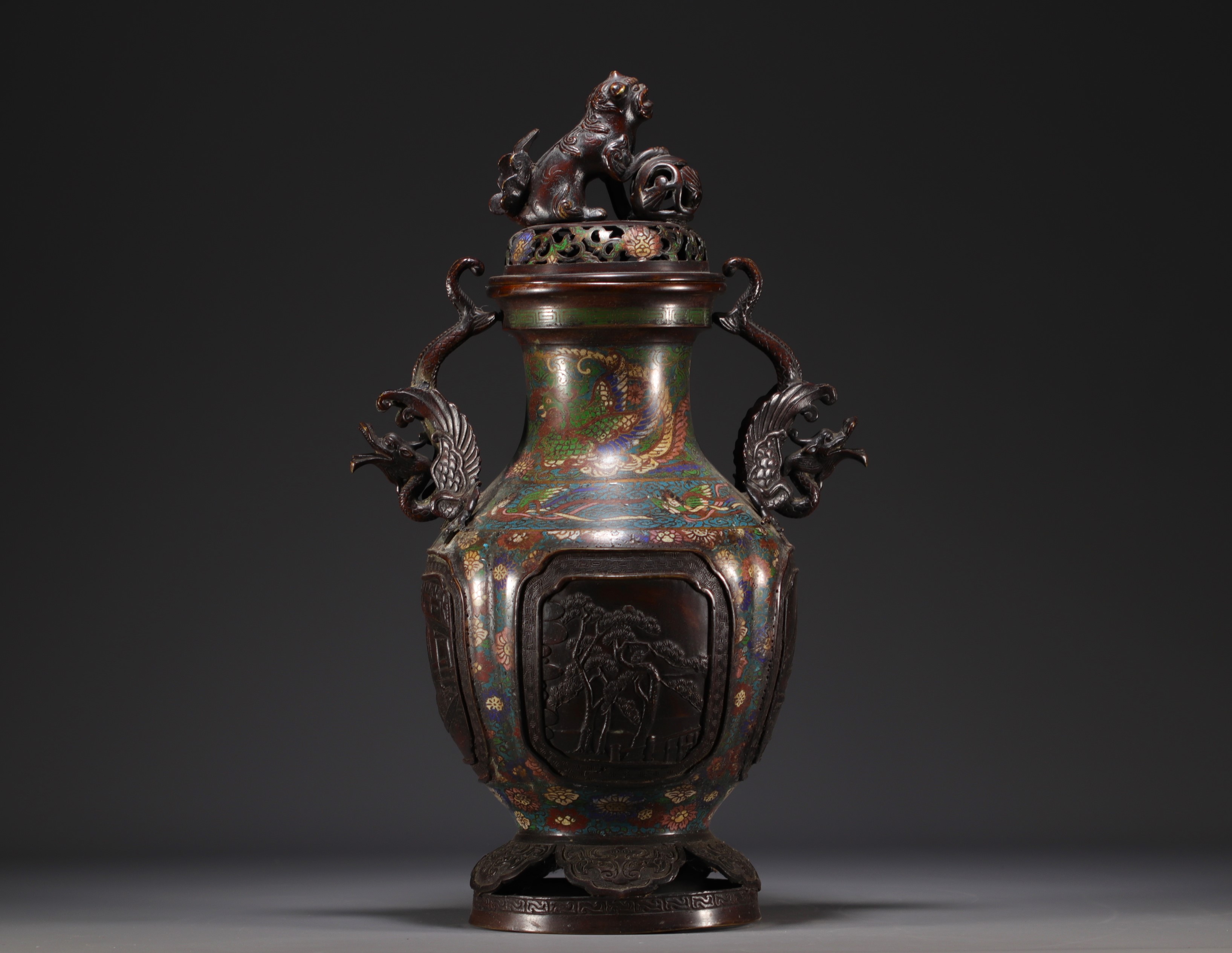 Japan - Cloisonne bronze perfume burner decorated with dragons and chimeras. - Image 4 of 4