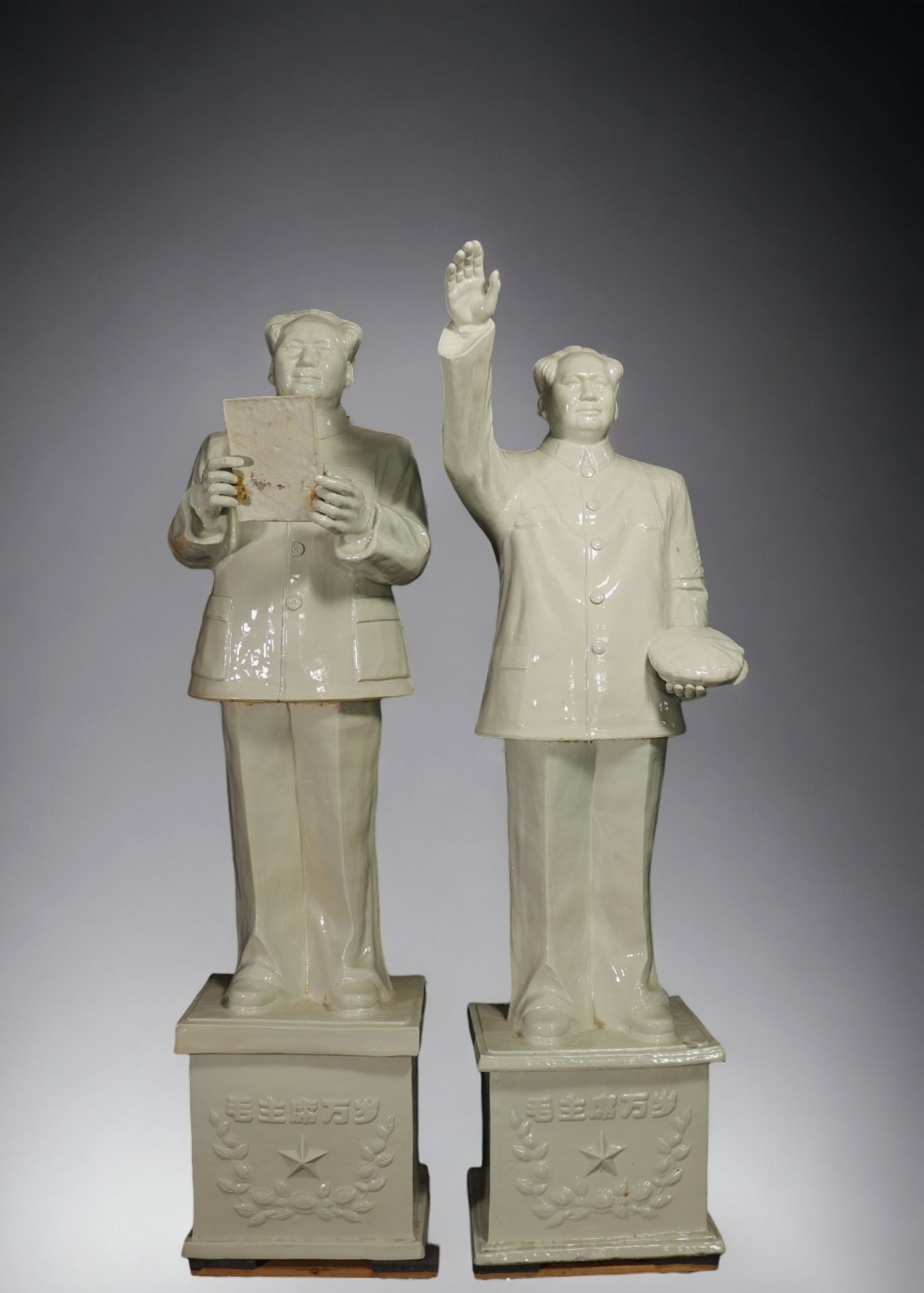 China - Imposing pair of white enamelled porcelain statues of Mao Zedong, Republic period.
