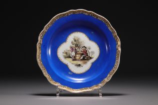Meissen - Fine porcelain plate decorated with a figure, blue mark with crossed swords.