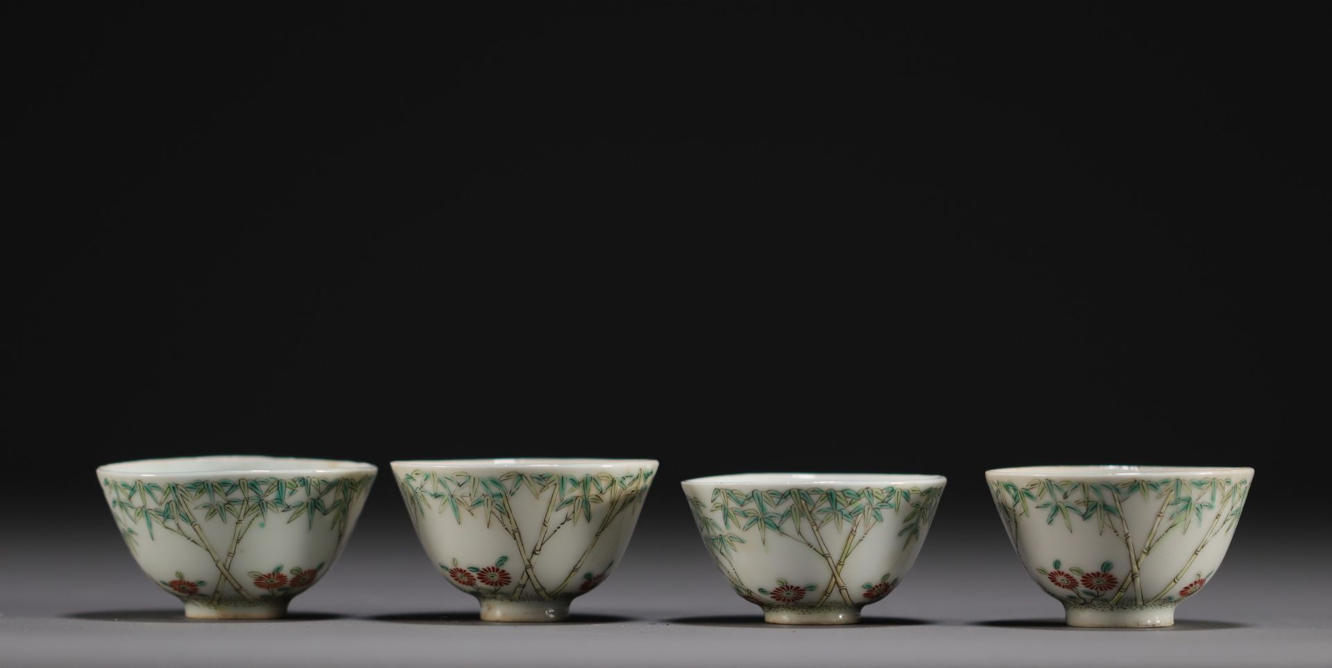 China - Set of eleven bowls of different sizes in famille rose porcelain, 19th century. - Bild 4 aus 8