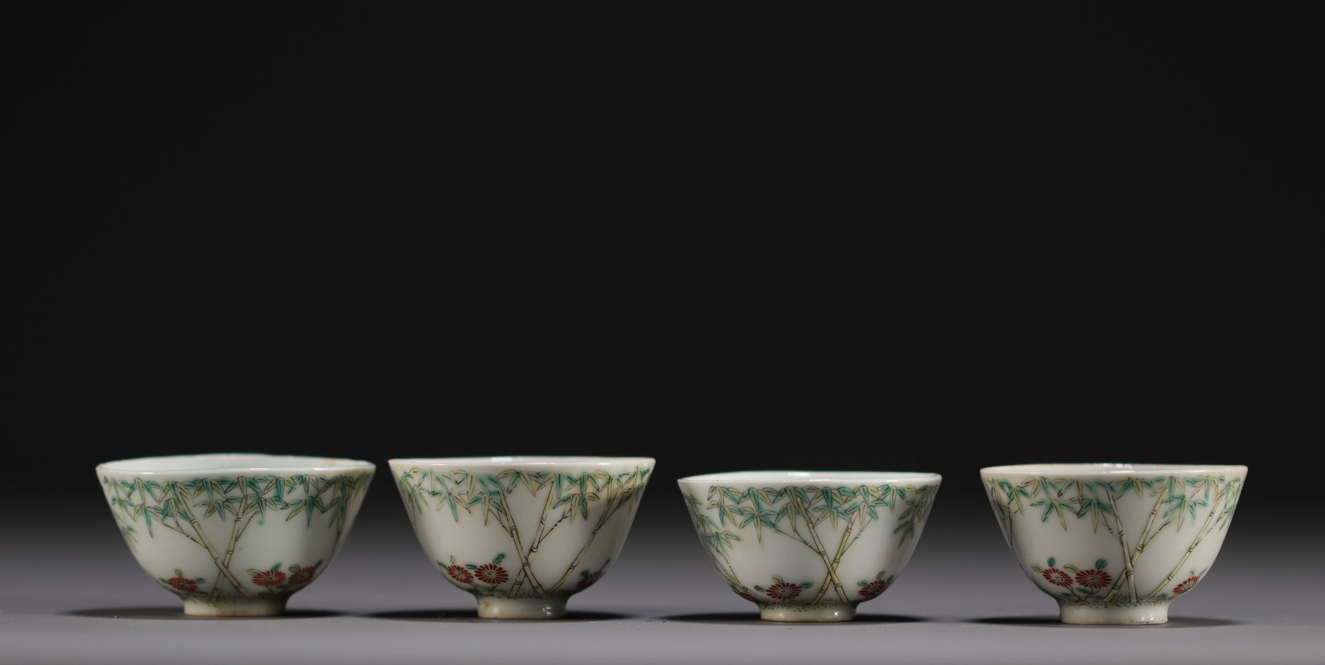 China - Set of eleven bowls of different sizes in famille rose porcelain, 19th century. - Image 4 of 8