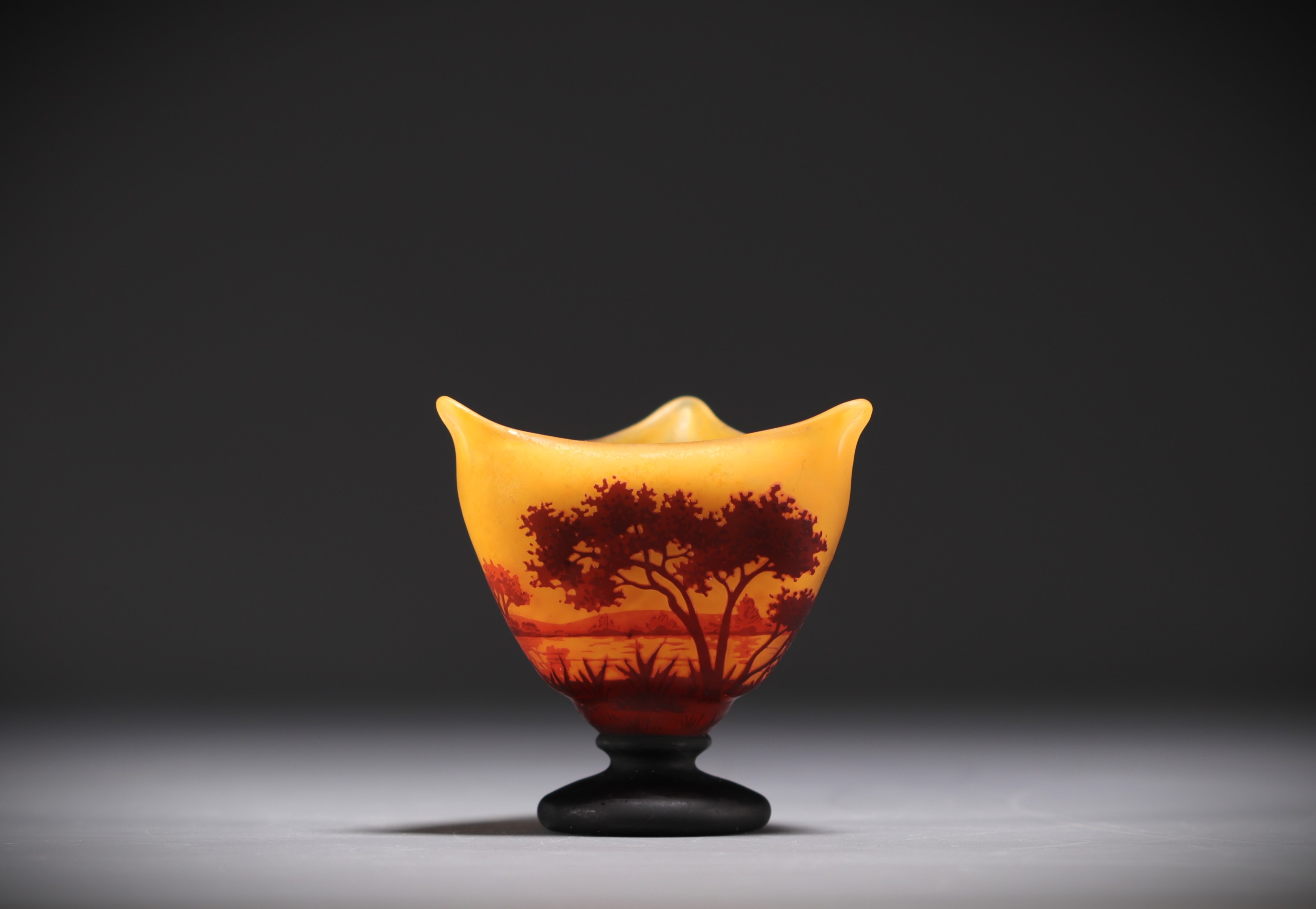 DAUM Nancy - Three-lobed vase on pedestal in orange multi-layered glass with landscape design, signe - Image 6 of 6