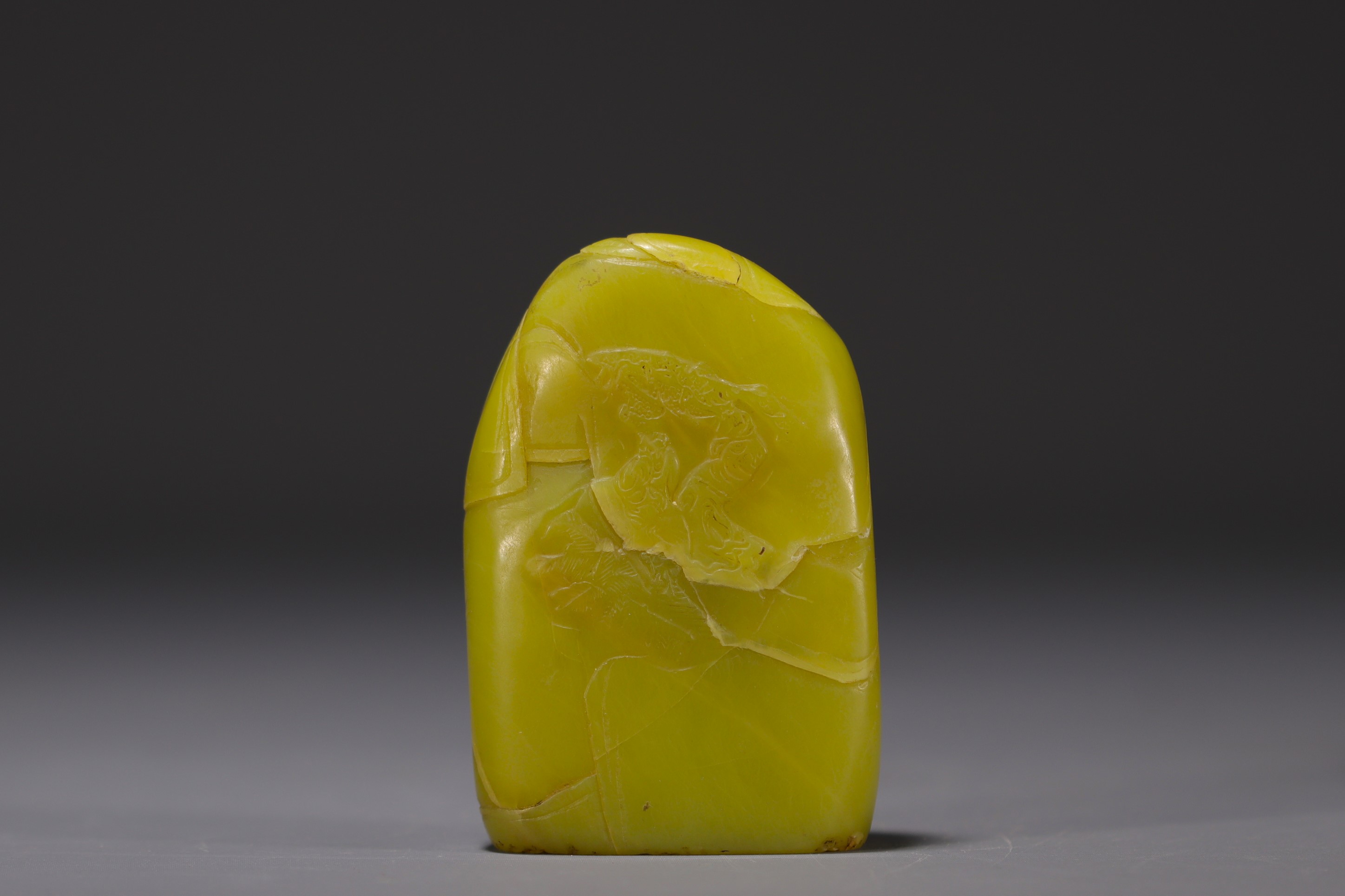 China - Yellow stone seal carved with a figure in a landscape and engraved with a poem. - Image 3 of 5
