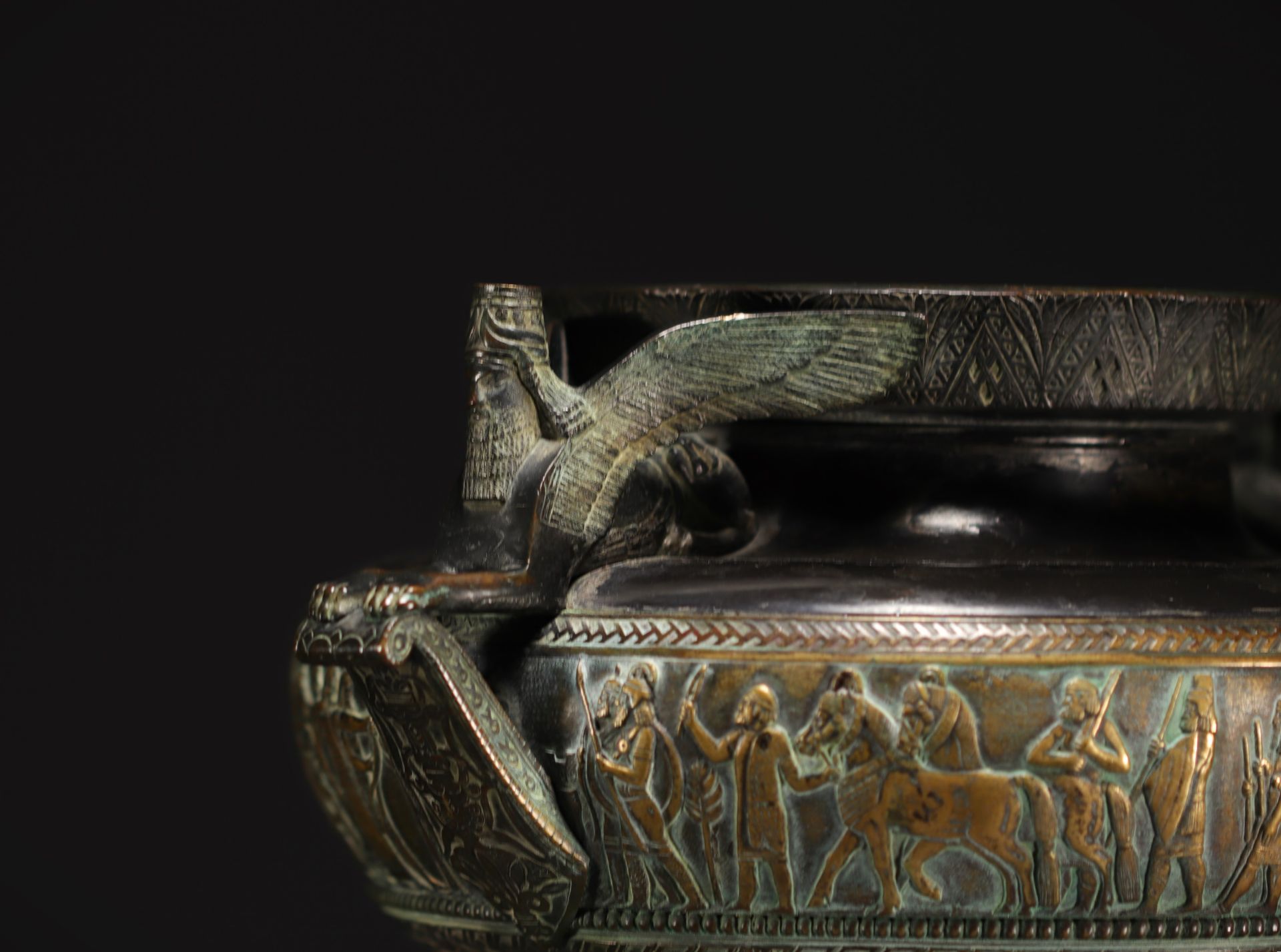 Bronze bowl on foot with Etruscan motifs, late 19th century. - Image 2 of 5