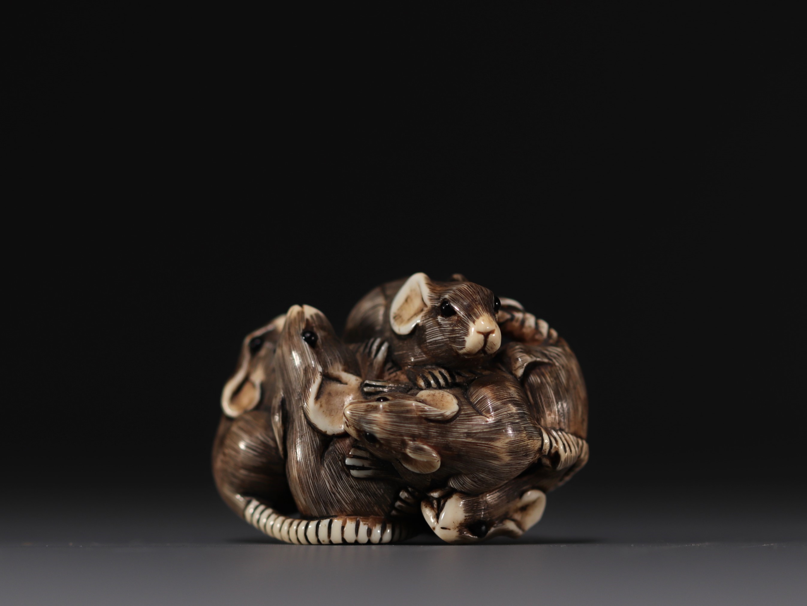 Japan - Ivory and black coral netsuke representing a group of six rats, Meiji. Signed. - Image 3 of 9